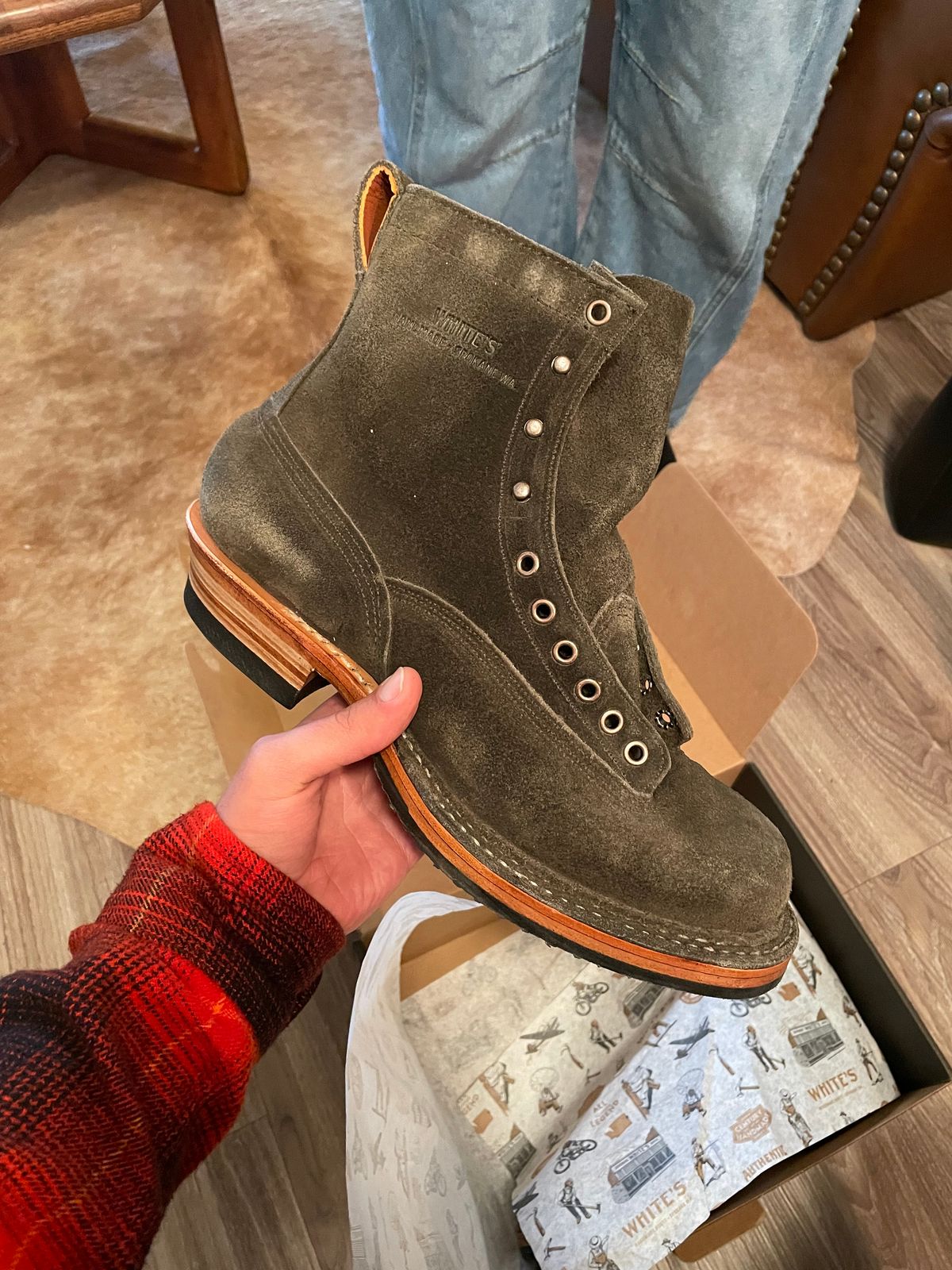 Photo by LeihMeAlone on November 29, 2025 of the White's 355LTTHC Cutter in C. F. Stead Army Green Desert Oasis.