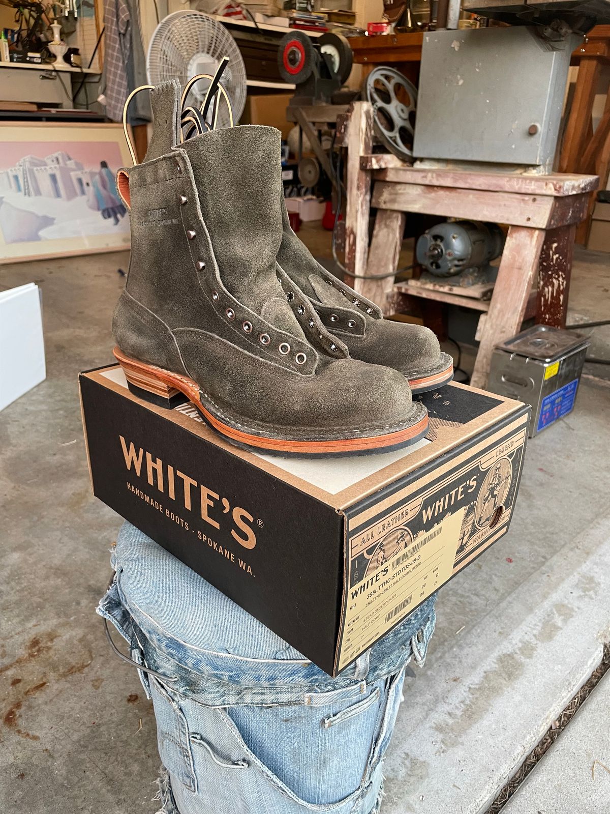 Photo by LeihMeAlone on November 29, 2025 of the White's 355LTTHC Cutter in C. F. Stead Army Green Desert Oasis.