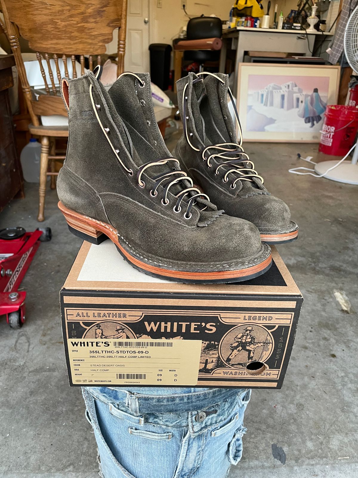 Photo by LeihMeAlone on November 29, 2025 of the White's 355LTTHC Cutter in C. F. Stead Army Green Desert Oasis.