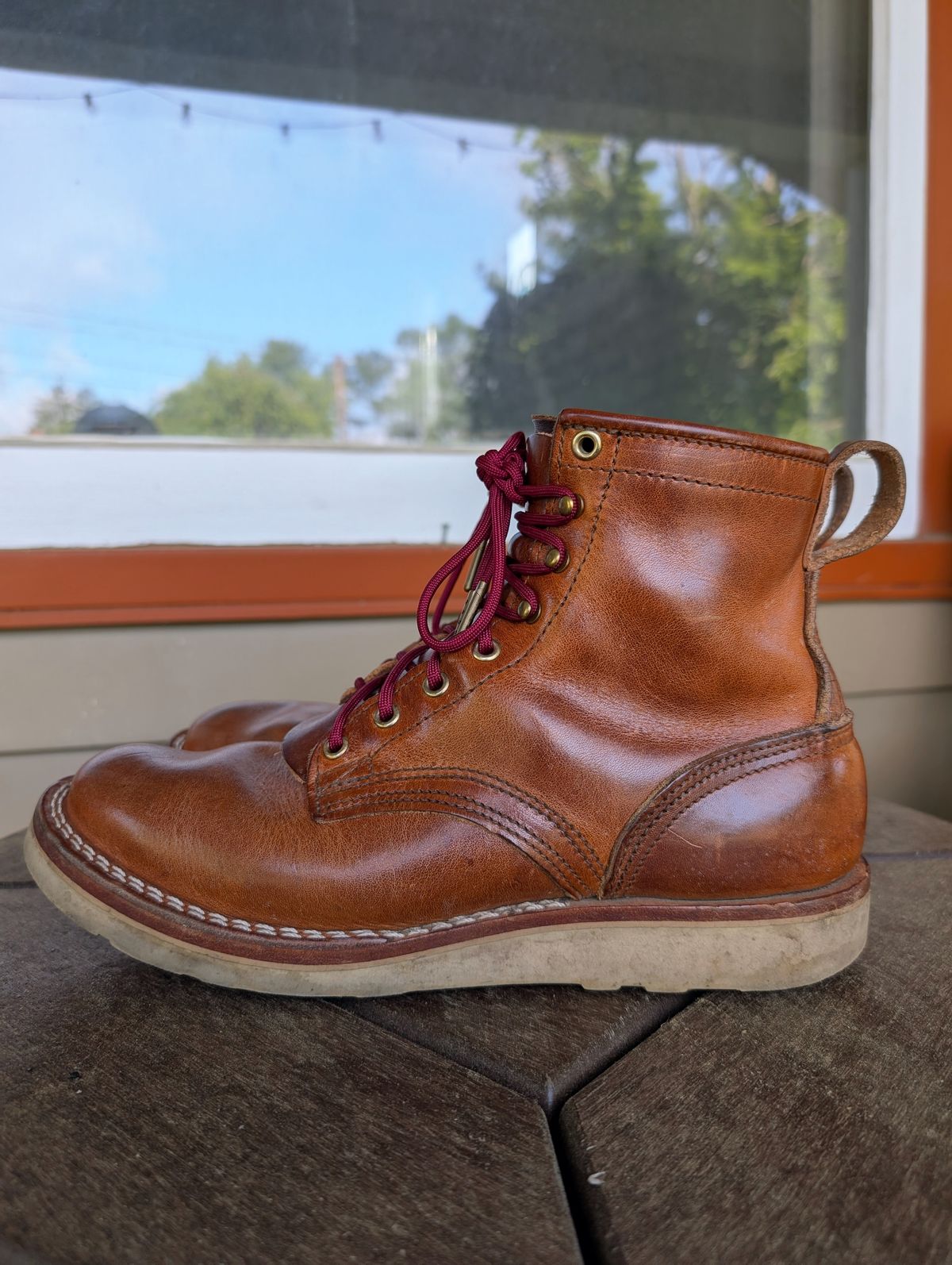 Photo by AnyMajorDude on May 4, 2025 of the Nicks Traveler in Horween Natural Dublin.