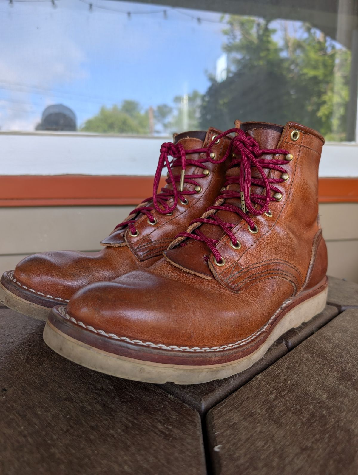 Photo by AnyMajorDude on May 4, 2025 of the Nicks Traveler in Horween Natural Dublin.