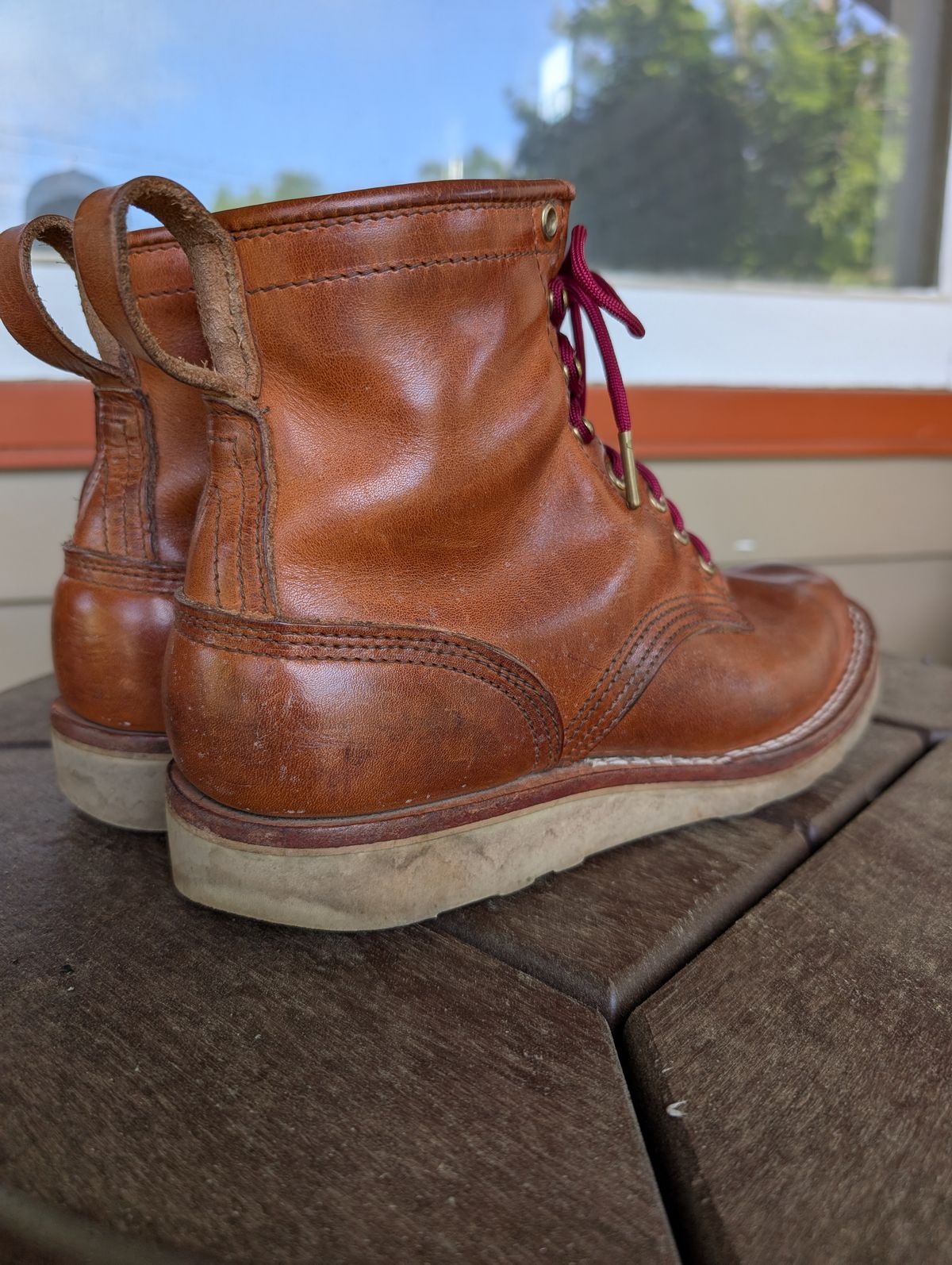 Photo by AnyMajorDude on May 4, 2025 of the Nicks Traveler in Horween Natural Dublin.
