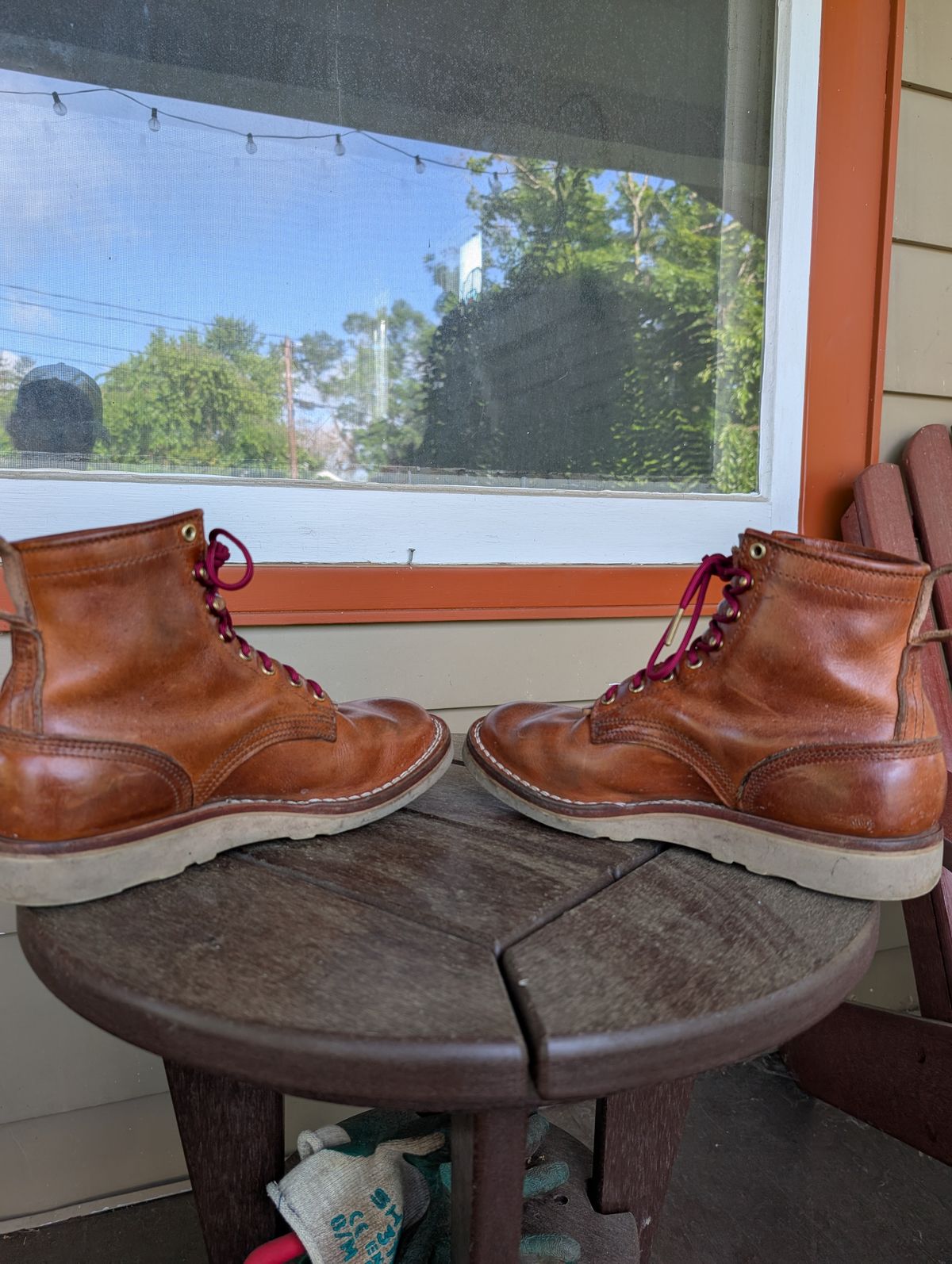 Photo by AnyMajorDude on May 4, 2025 of the Nicks Traveler in Horween Natural Dublin.