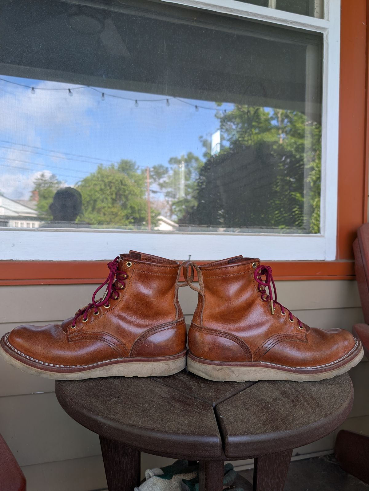 Photo by AnyMajorDude on May 4, 2025 of the Nicks Traveler in Horween Natural Dublin.