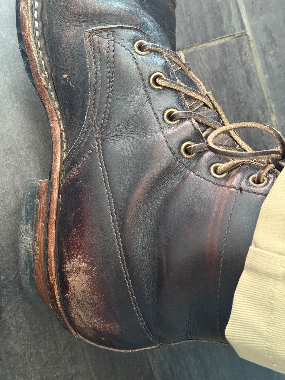 Photo by ludwigvan88 on October 15, 2025 of the White's Semi-Dress in Seidel Black Dress.