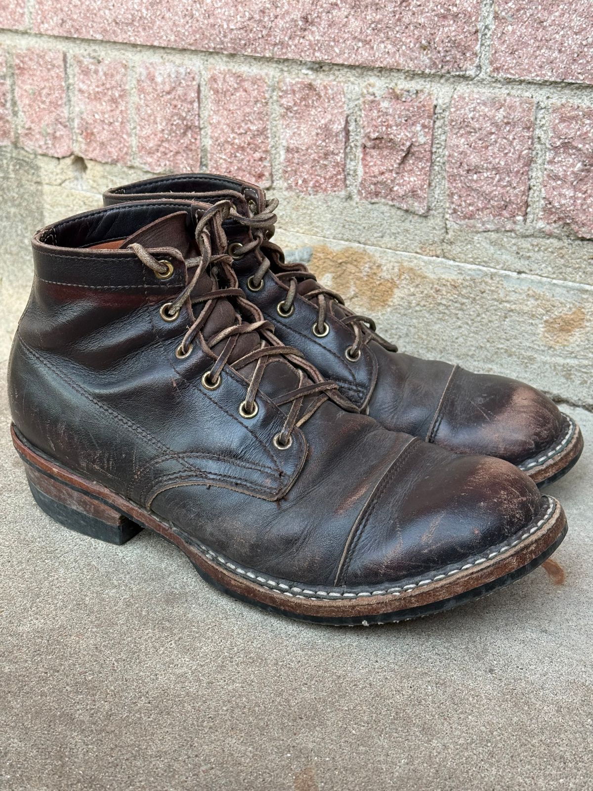 Photo by ludwigvan88 on February 26, 2026 of the White's Semi-Dress in Seidel Black Dress.