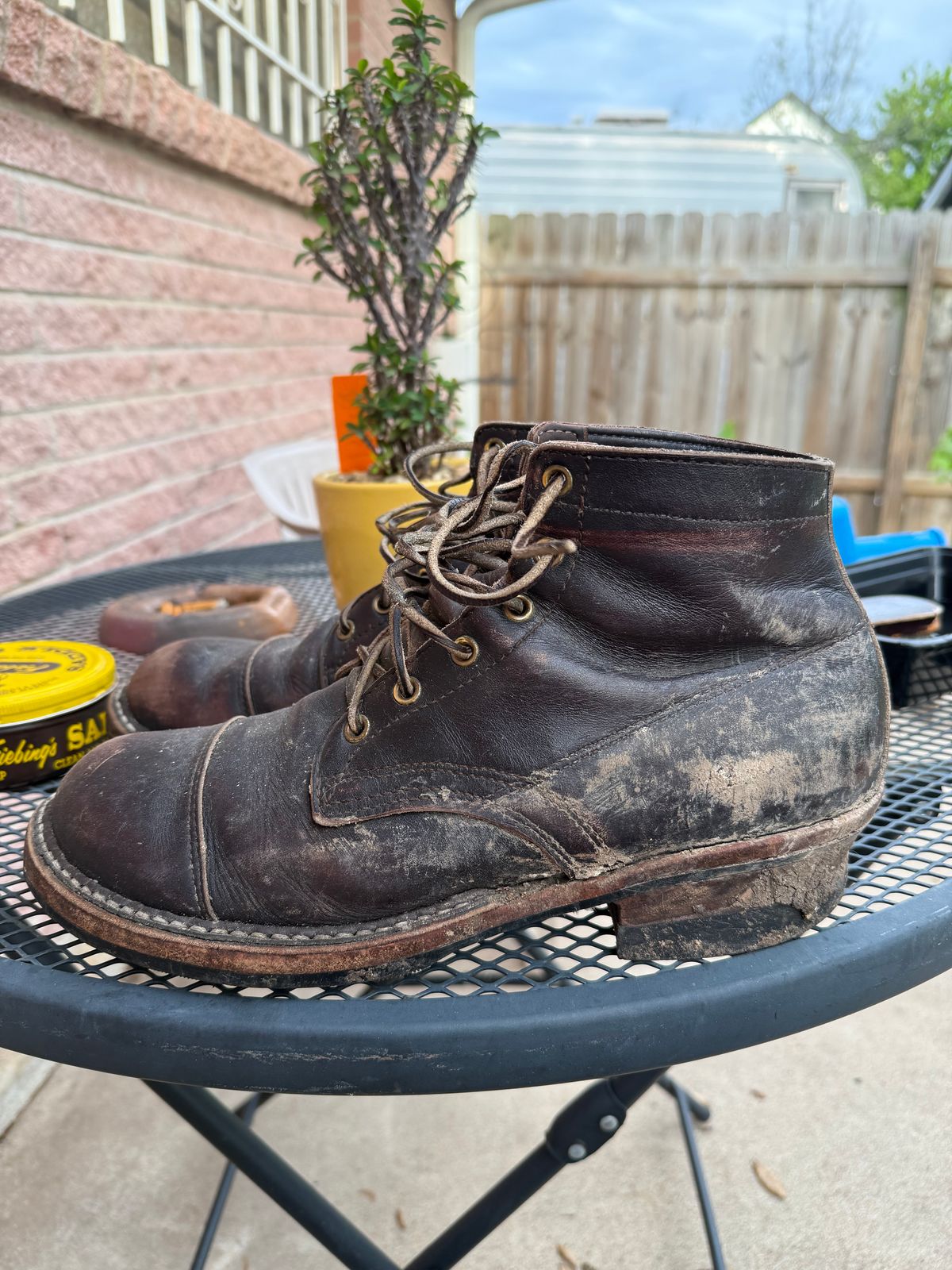 Photo by ludwigvan88 on April 5, 2026 of the White's Semi-Dress in Seidel Black Dress.