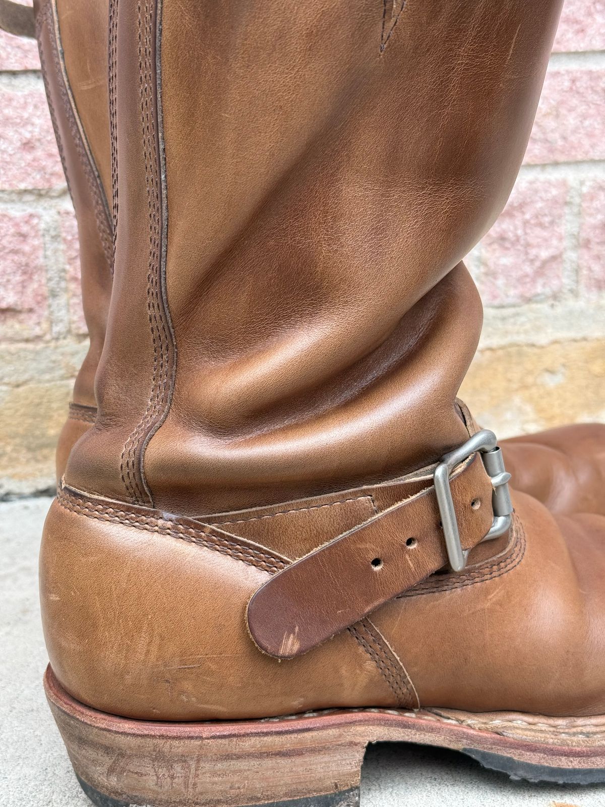 Photo by ludwigvan88 on July 19, 2025 of the White's Nomad Engineer Boots in Horween Natural Chromexcel.