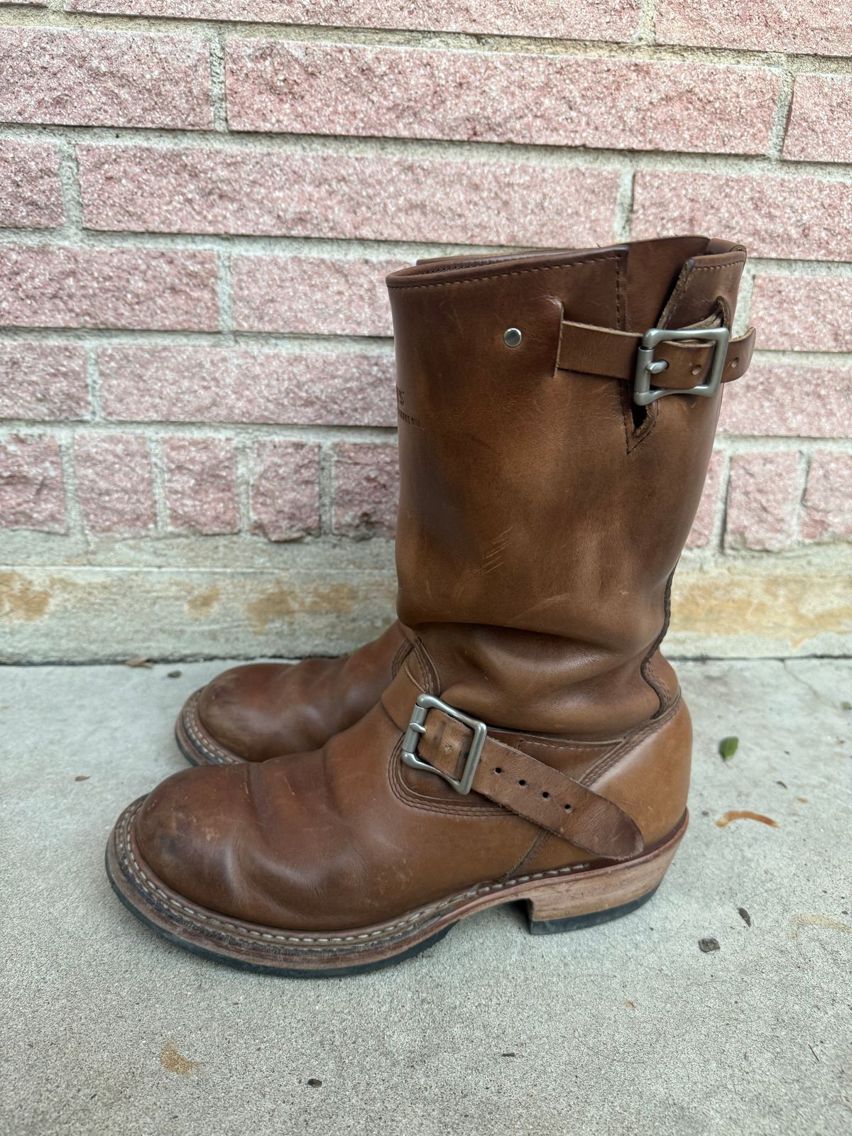 Photo by ludwigvan88 on October 31, 2025 of the White's Nomad Engineer Boots in Horween Natural Chromexcel.