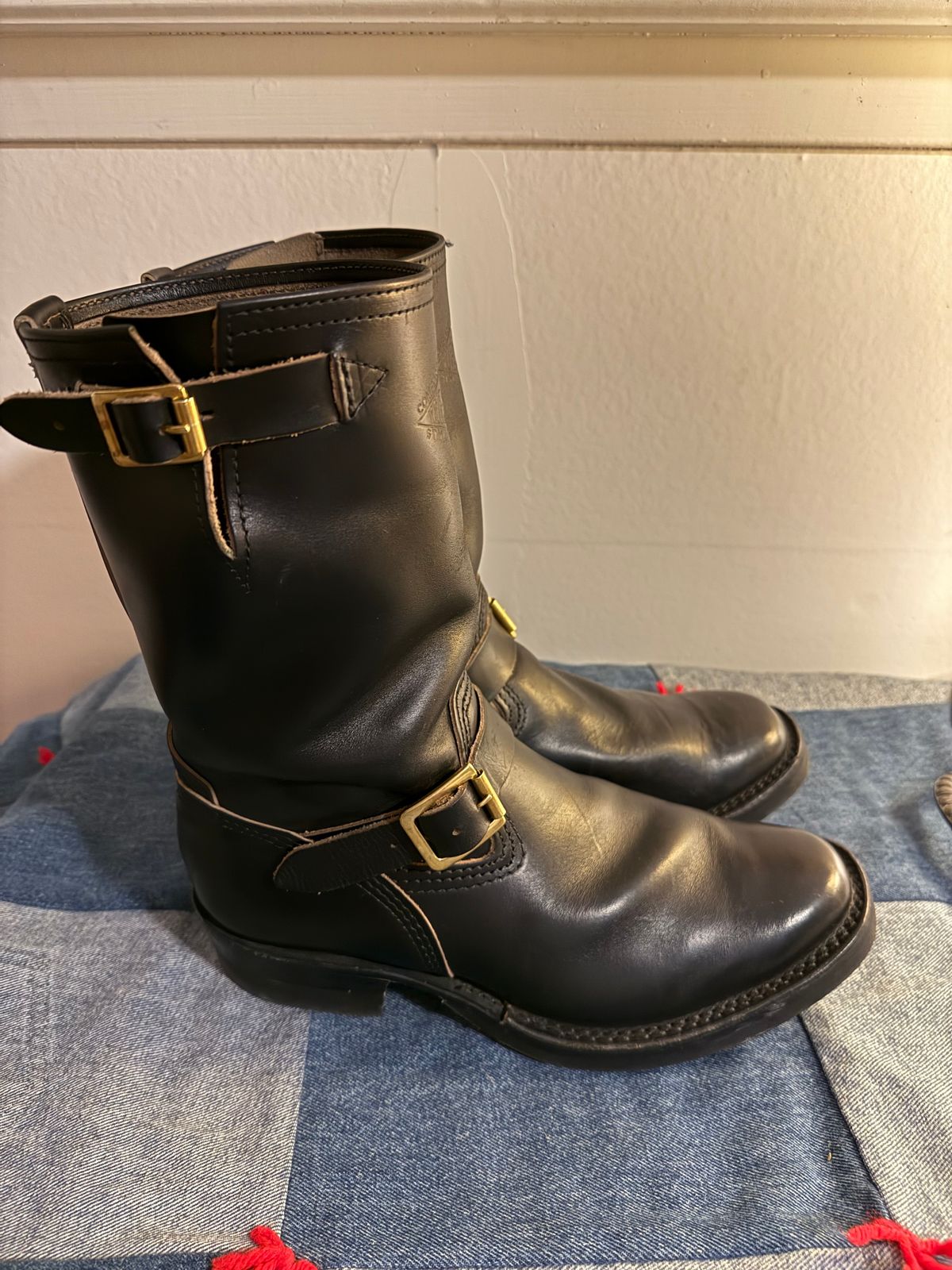 Photo by ludwigvan88 on November 25, 2024 of the Wesco Mister Lou in Horween Black Chromexcel Horsehide.
