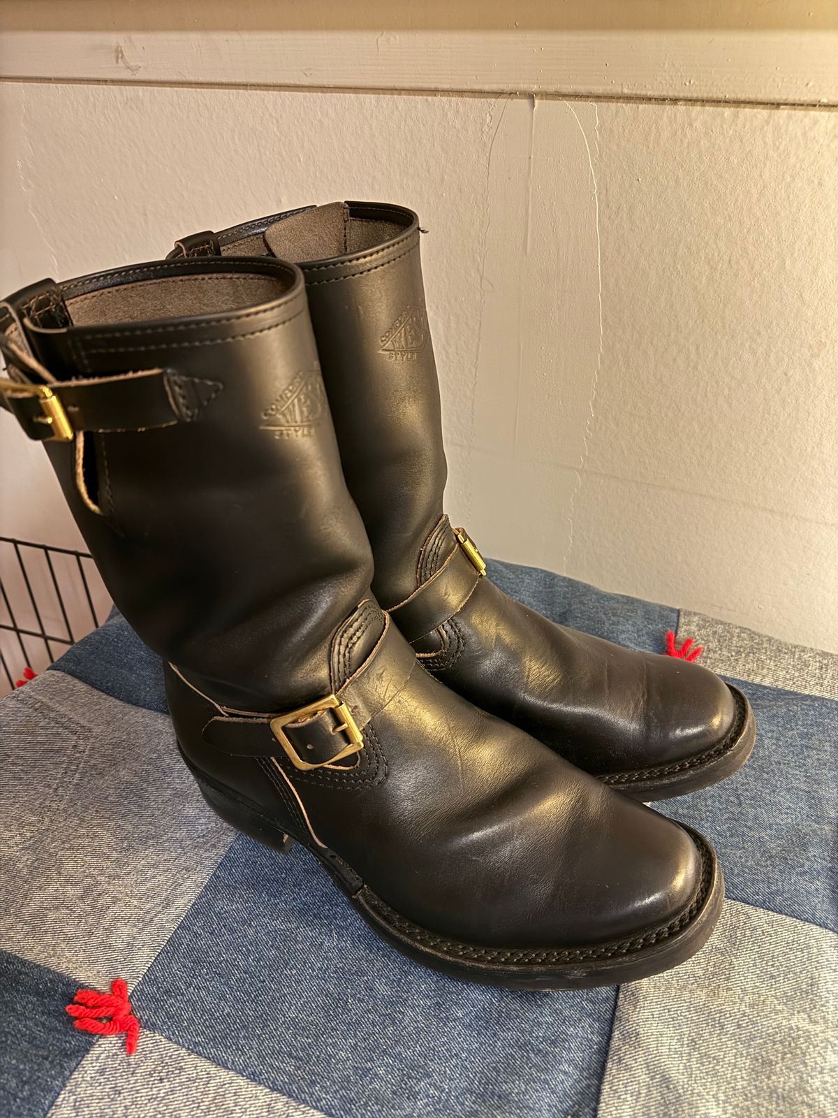 Photo by ludwigvan88 on November 25, 2024 of the Wesco Mister Lou in Horween Black Chromexcel Horsehide.