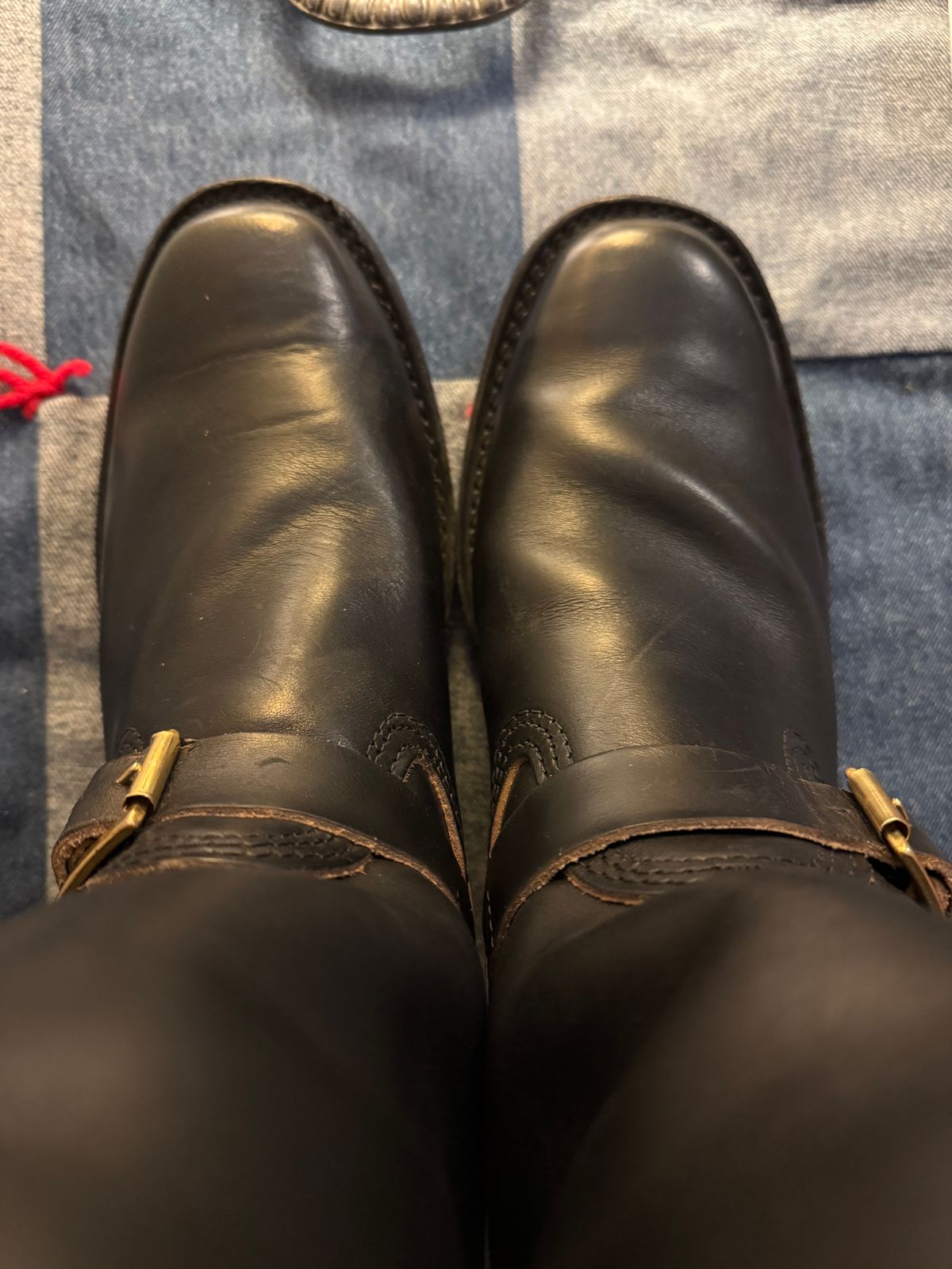 Photo by ludwigvan88 on November 25, 2024 of the Wesco Mister Lou in Horween Black Chromexcel Horsehide.