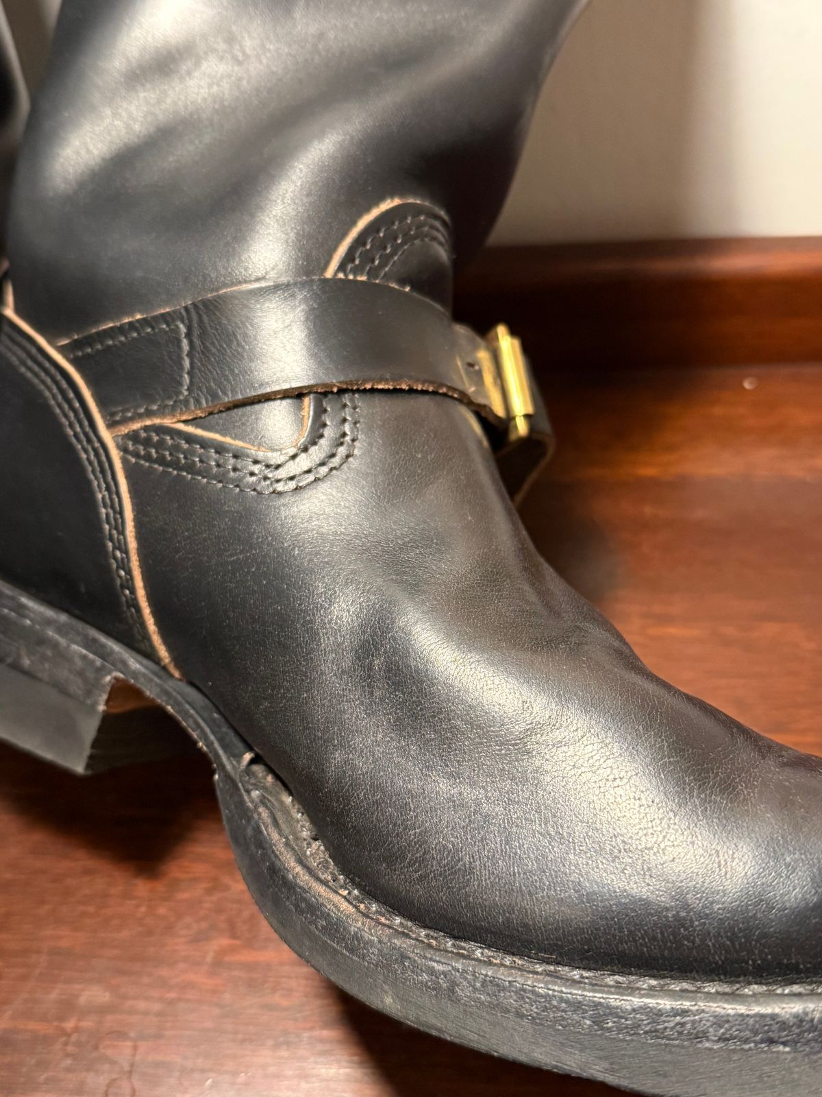 Photo by ludwigvan88 on December 13, 2024 of the Wesco Mister Lou in Horween Black Chromexcel Horsehide.