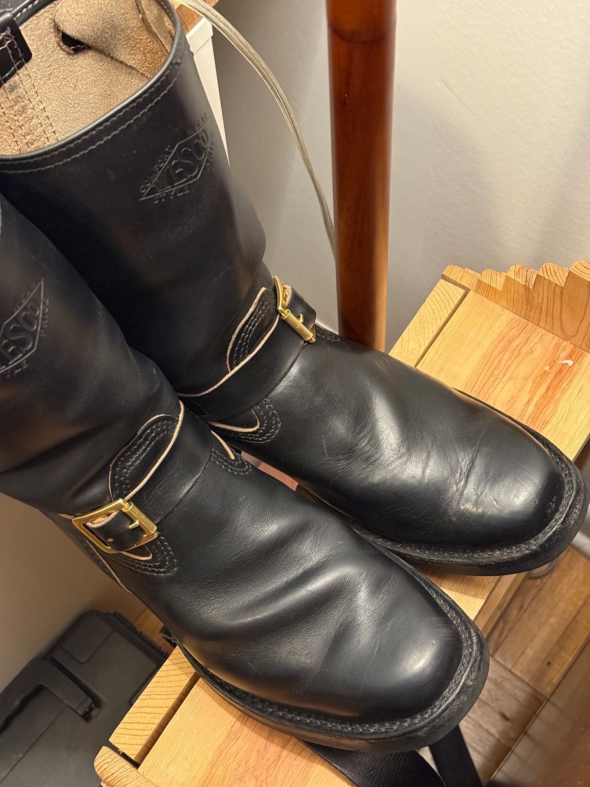 Photo by ludwigvan88 on January 10, 2025 of the Wesco Mister Lou in Horween Black Chromexcel Horsehide.