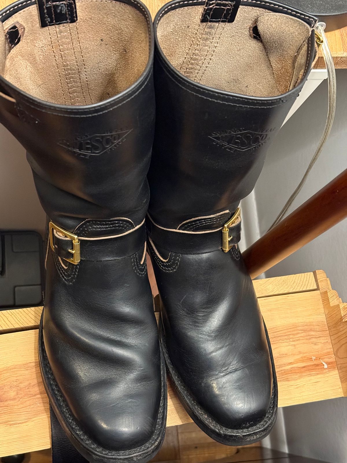 Photo by ludwigvan88 on January 10, 2025 of the Wesco Mister Lou in Horween Black Chromexcel Horsehide.