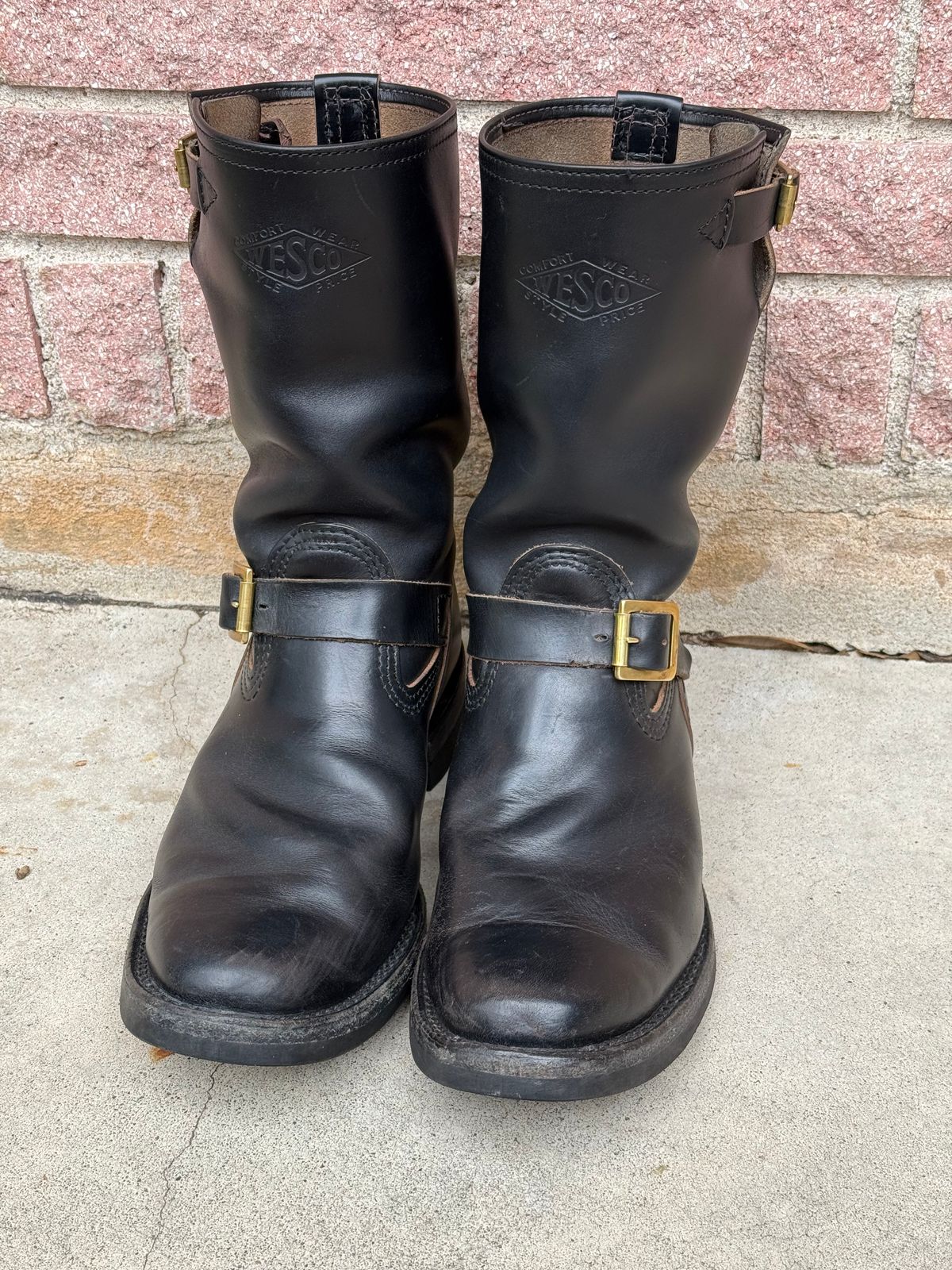 Photo by ludwigvan88 on July 19, 2025 of the Wesco Mister Lou in Horween Black Chromexcel Horsehide.