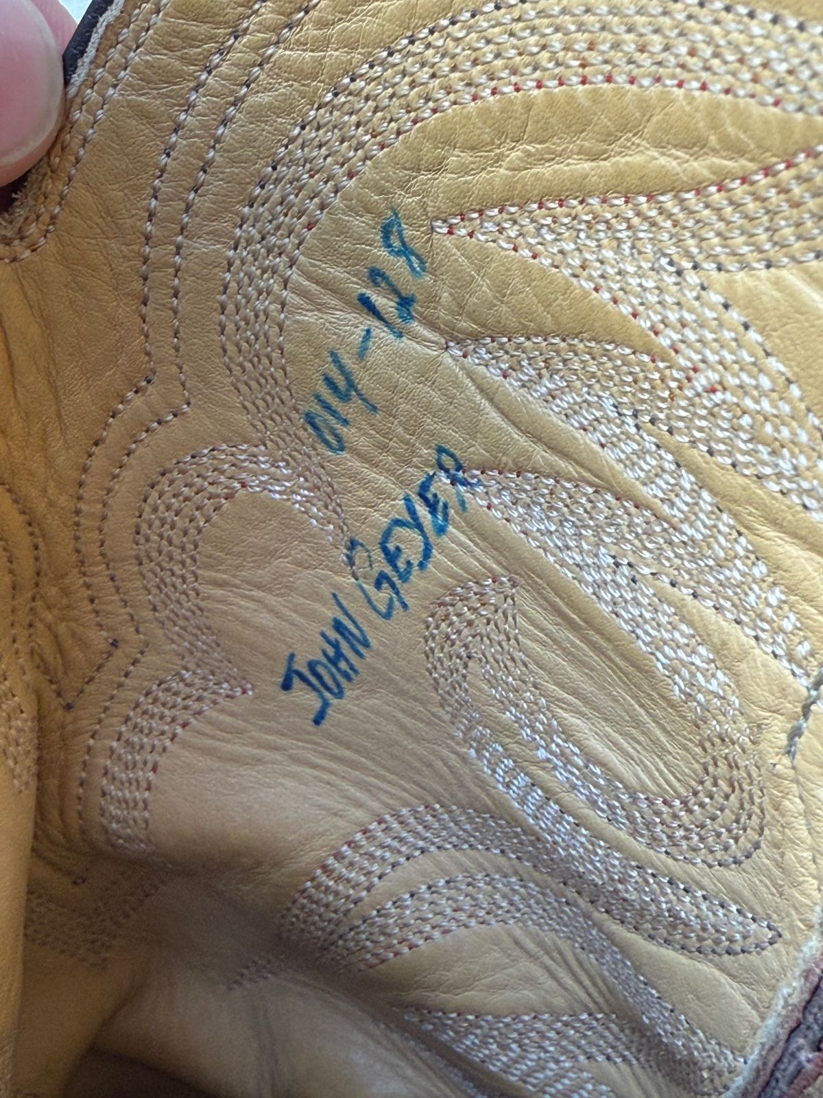 Photo by ludwigvan88 on October 6, 2025 of the Paul Bond Custom Model in Bull Shoulder.