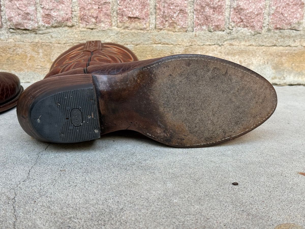 Photo by ludwigvan88 on October 6, 2025 of the Paul Bond Custom Model in Bull Shoulder.