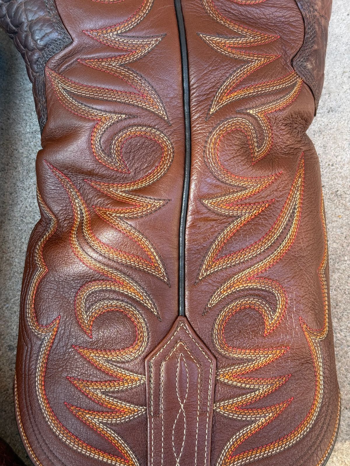 Photo by ludwigvan88 on November 2, 2025 of the Paul Bond Custom Model in Bull Shoulder.