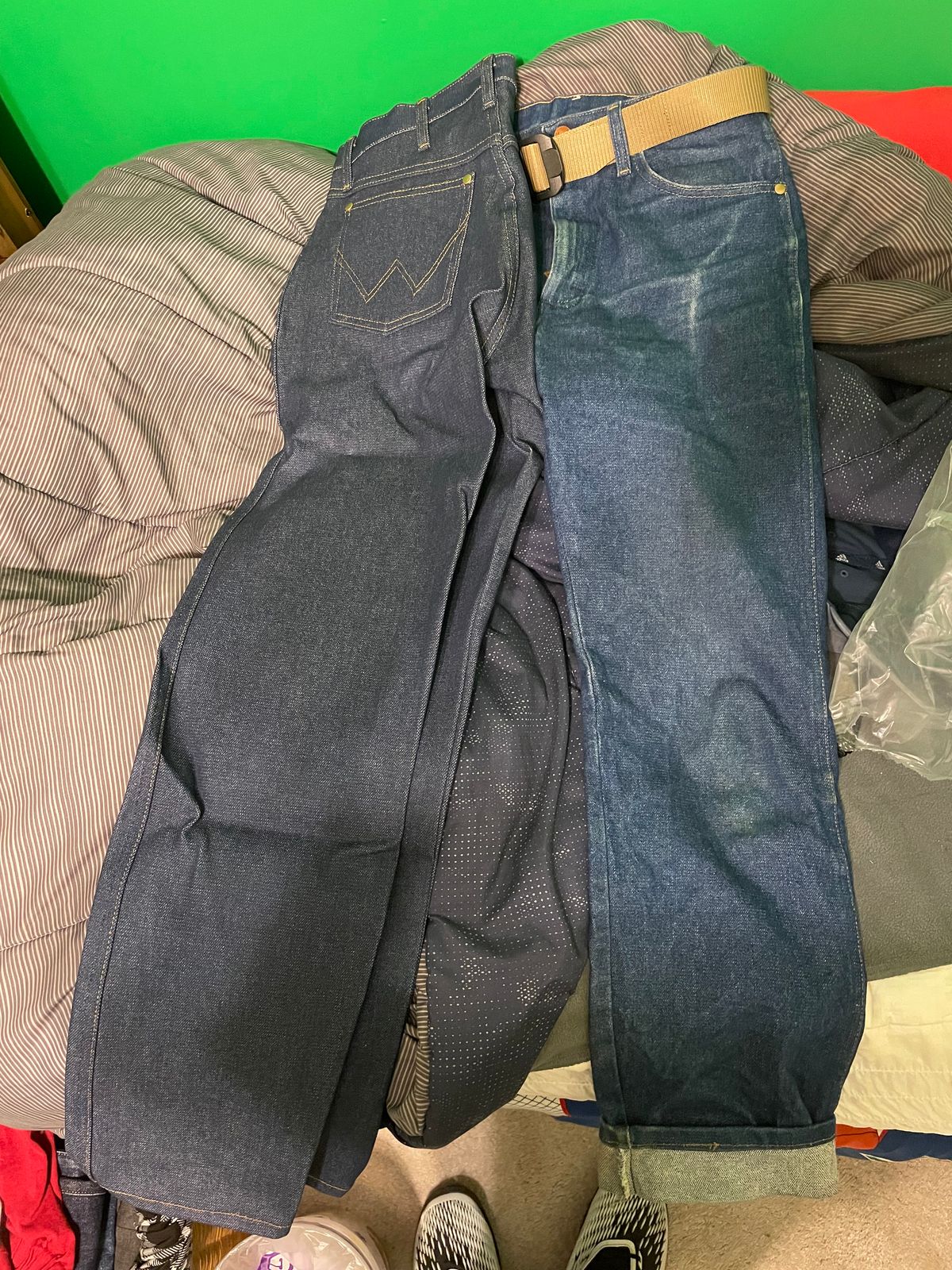Photo by Chief_keef on May 1, 2026 of the Wrangler 13mwz in 14.75oz Broken Twill.