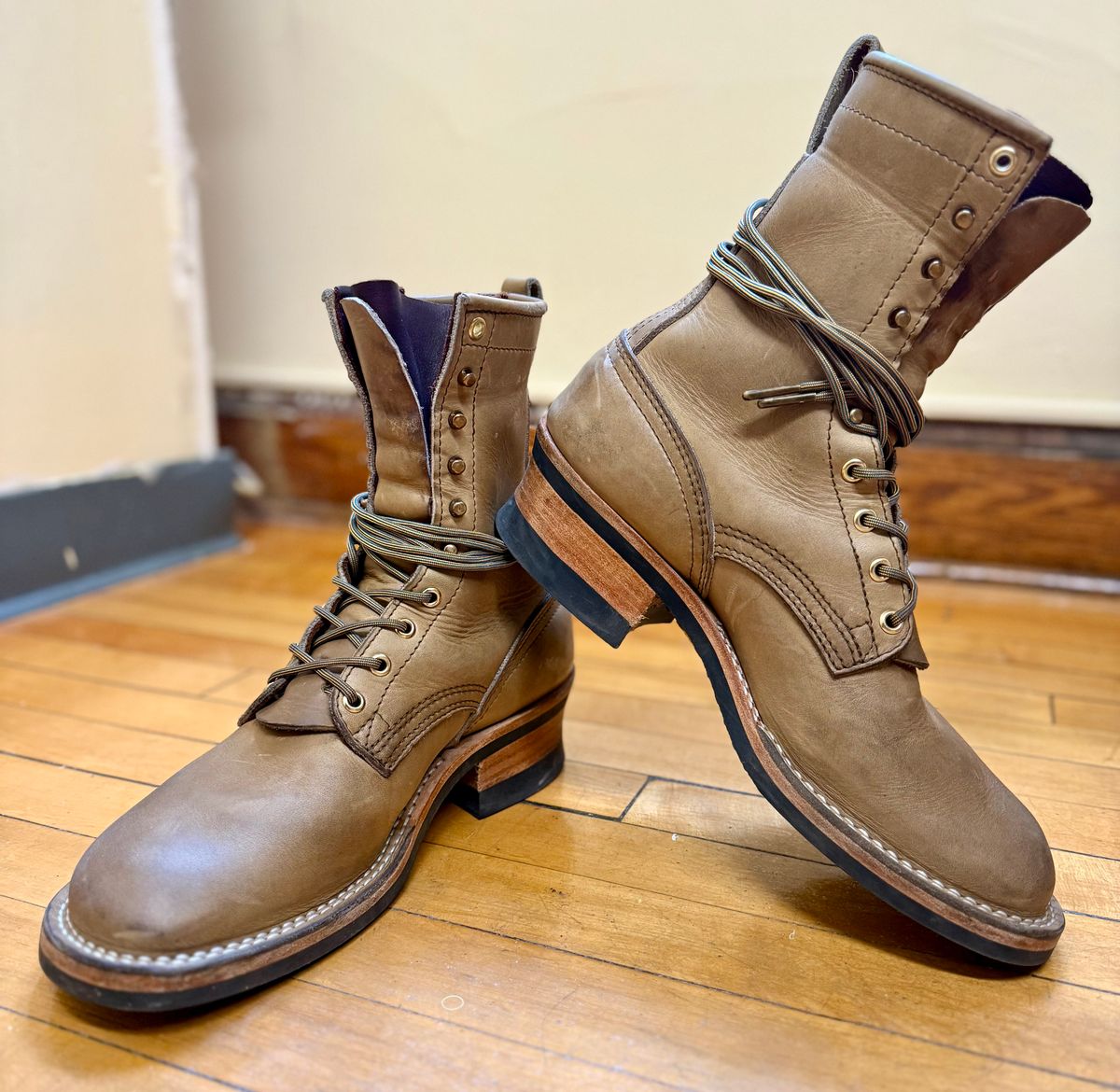 Photo by PublicVanilla7328 on December 4, 2025 of the NICKS BOOTS Ranger in Horweens Sage Chromepak.