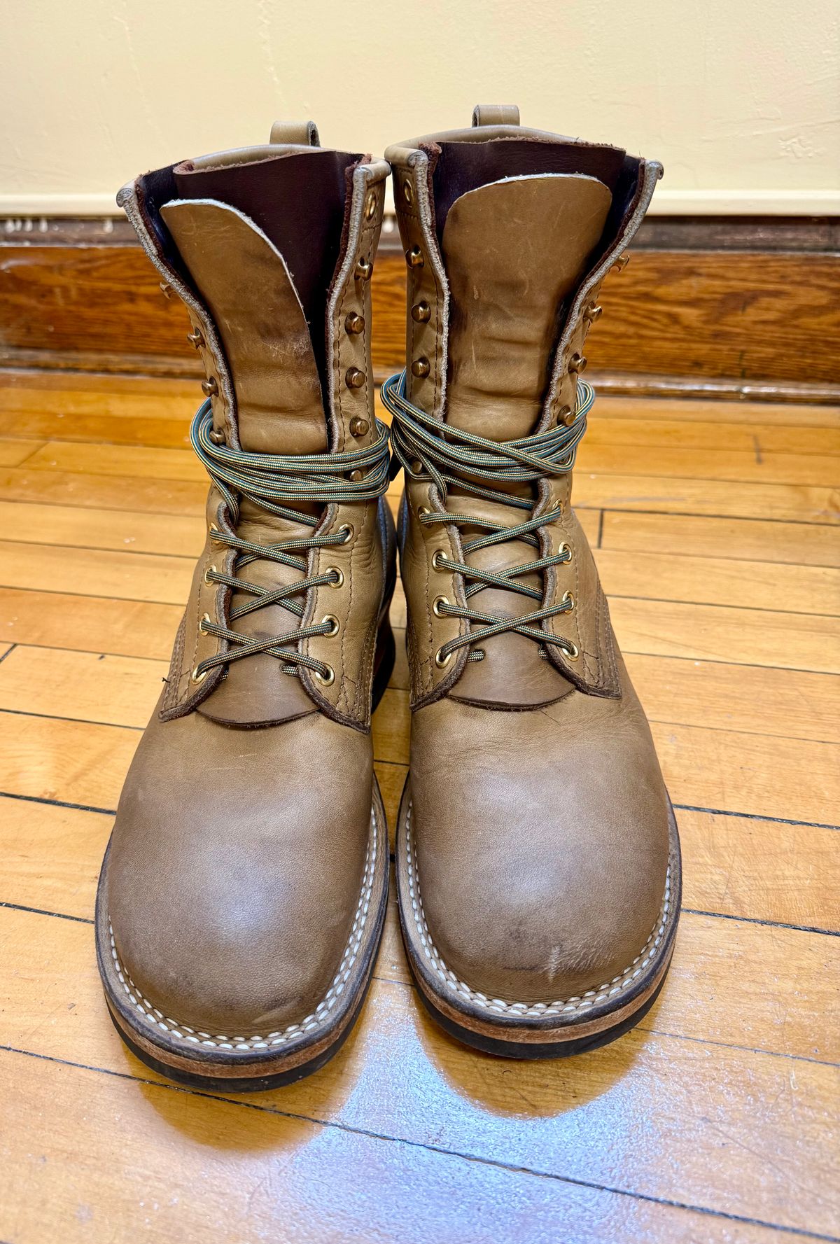 Photo by PublicVanilla7328 on December 4, 2025 of the NICKS BOOTS Ranger in Horweens Sage Chromepak.