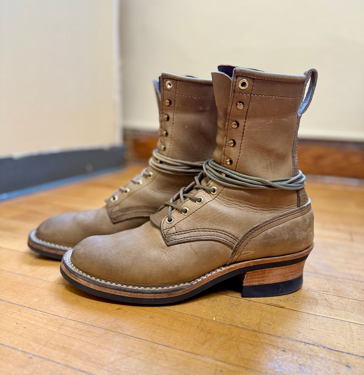 Photo by PublicVanilla7328 on December 4, 2025 of the NICKS BOOTS Ranger in Horweens Sage Chromepak.