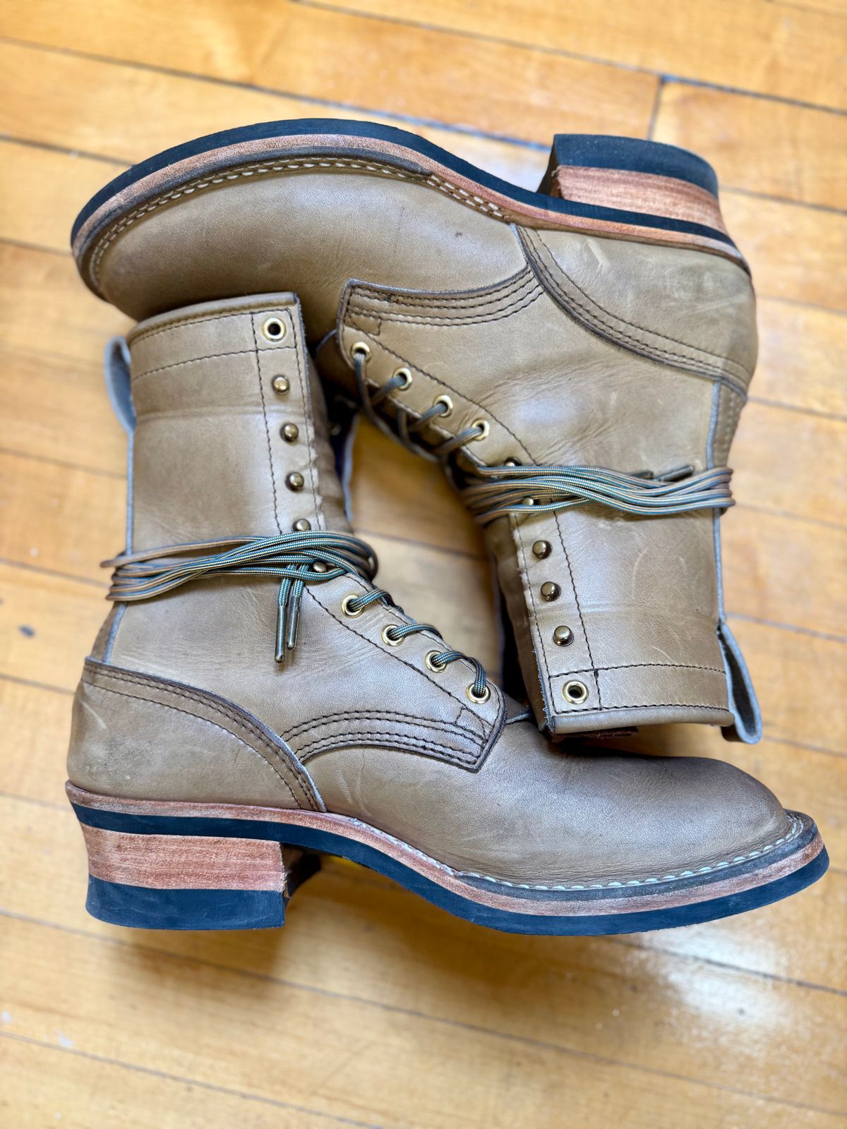 Photo by PublicVanilla7328 on December 4, 2025 of the NICKS BOOTS Ranger in Horweens Sage Chromepak.