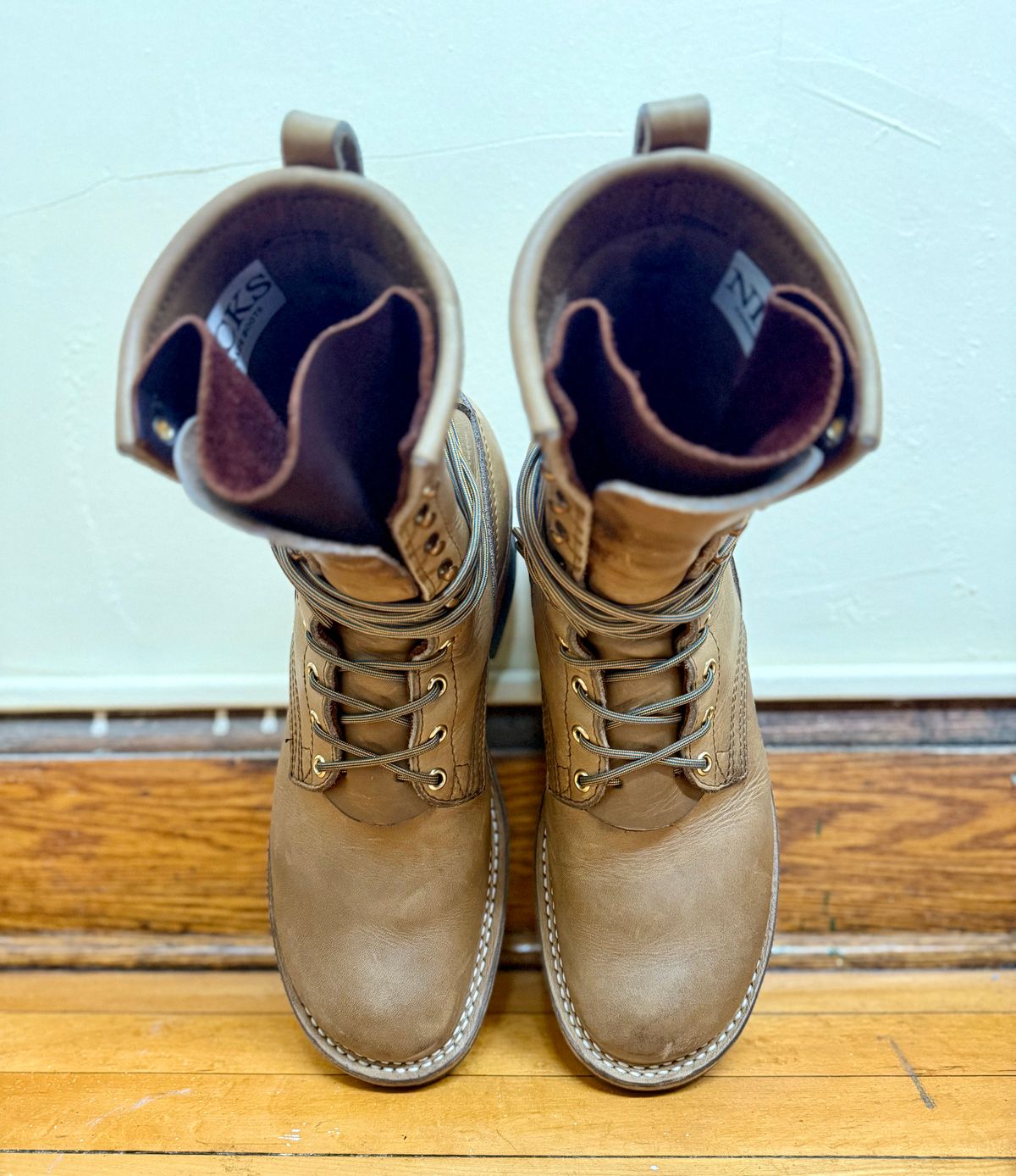 Photo by PublicVanilla7328 on December 4, 2025 of the NICKS BOOTS Ranger in Horweens Sage Chromepak.