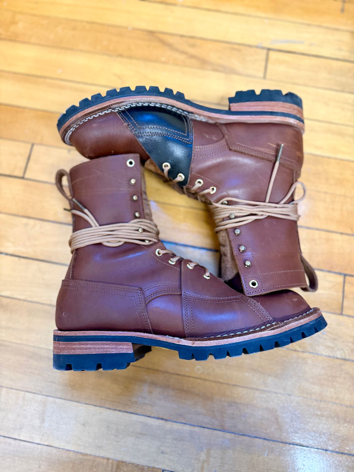 Photo by PublicVanilla7328 on December 5, 2025 of the Nicks Handmade Boots Nicks X Rose Anvil ND2 in 1964 Brown/Brown Waxed Flesh.