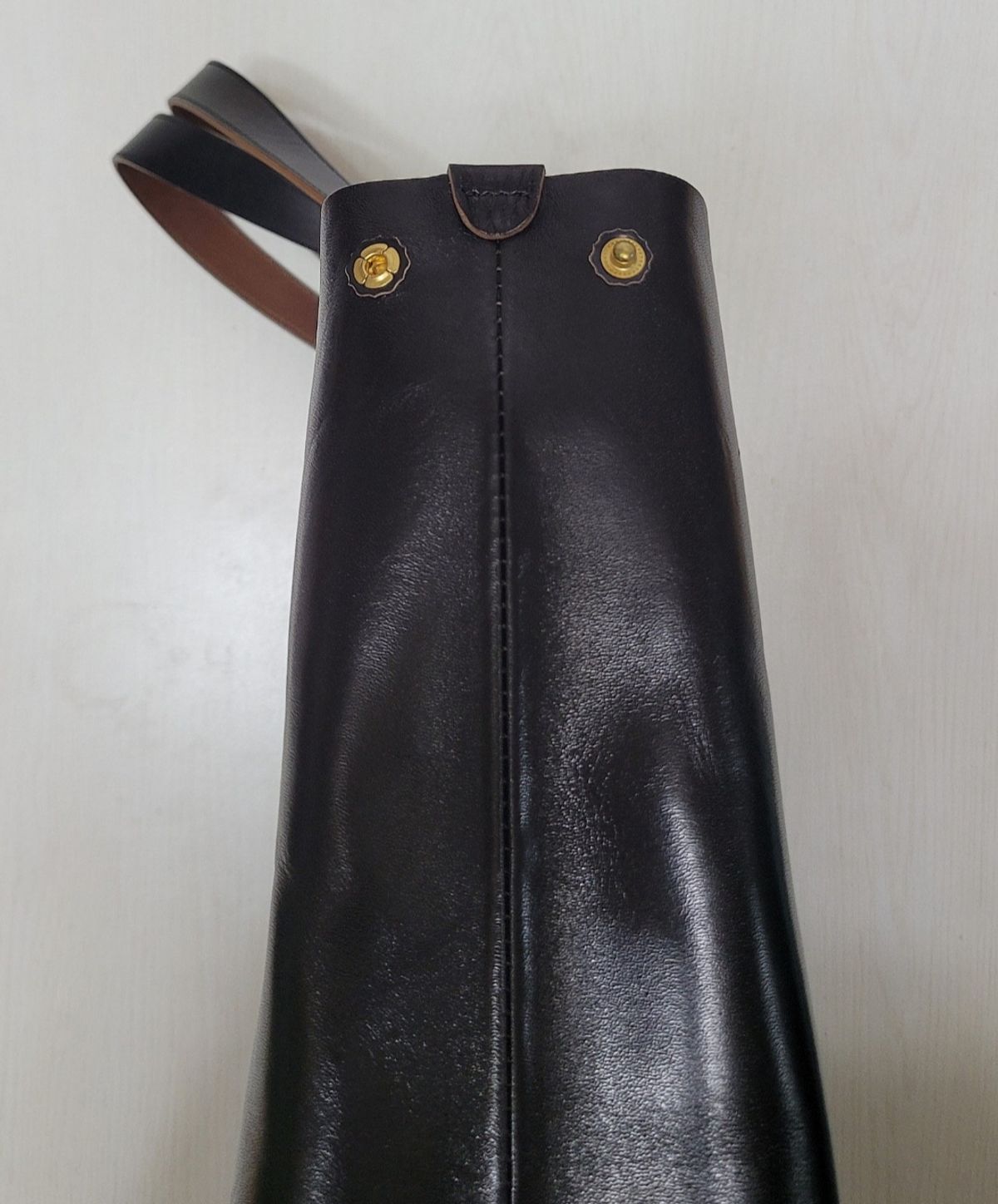 Photo by KINGBOM on September 5, 2025 of the Rolling Dub Trio Box tote bag in Black horsehide.