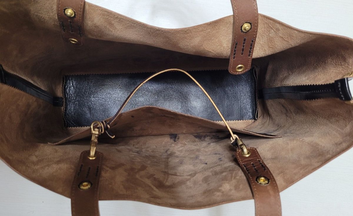 Photo by KINGBOM on September 5, 2025 of the Rolling Dub Trio Box tote bag in Black horsehide.