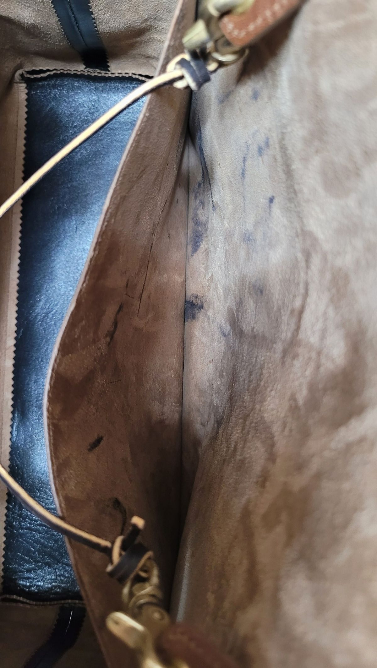 Photo by KINGBOM on September 5, 2025 of the Rolling Dub Trio Box tote bag in Black horsehide.