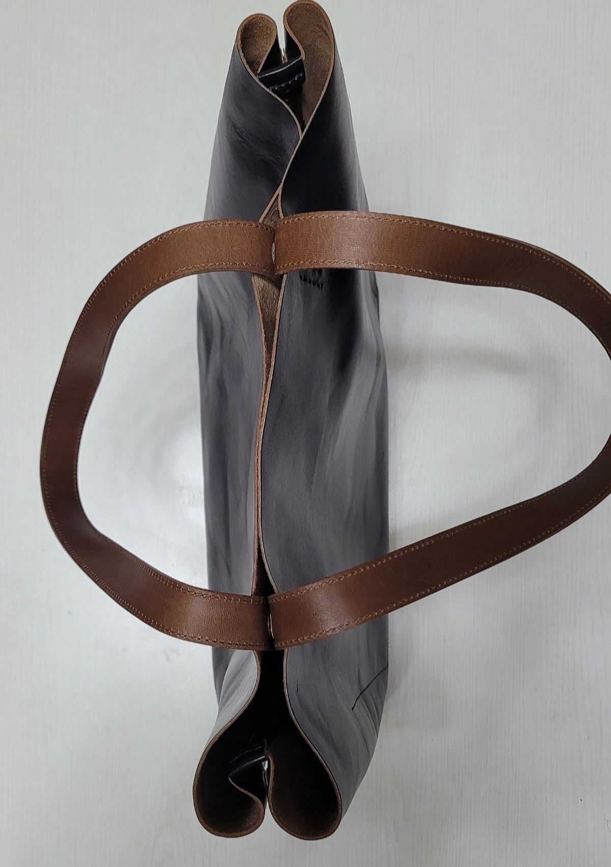 Photo by KINGBOM on September 5, 2025 of the Rolling Dub Trio Box tote bag in Black horsehide.