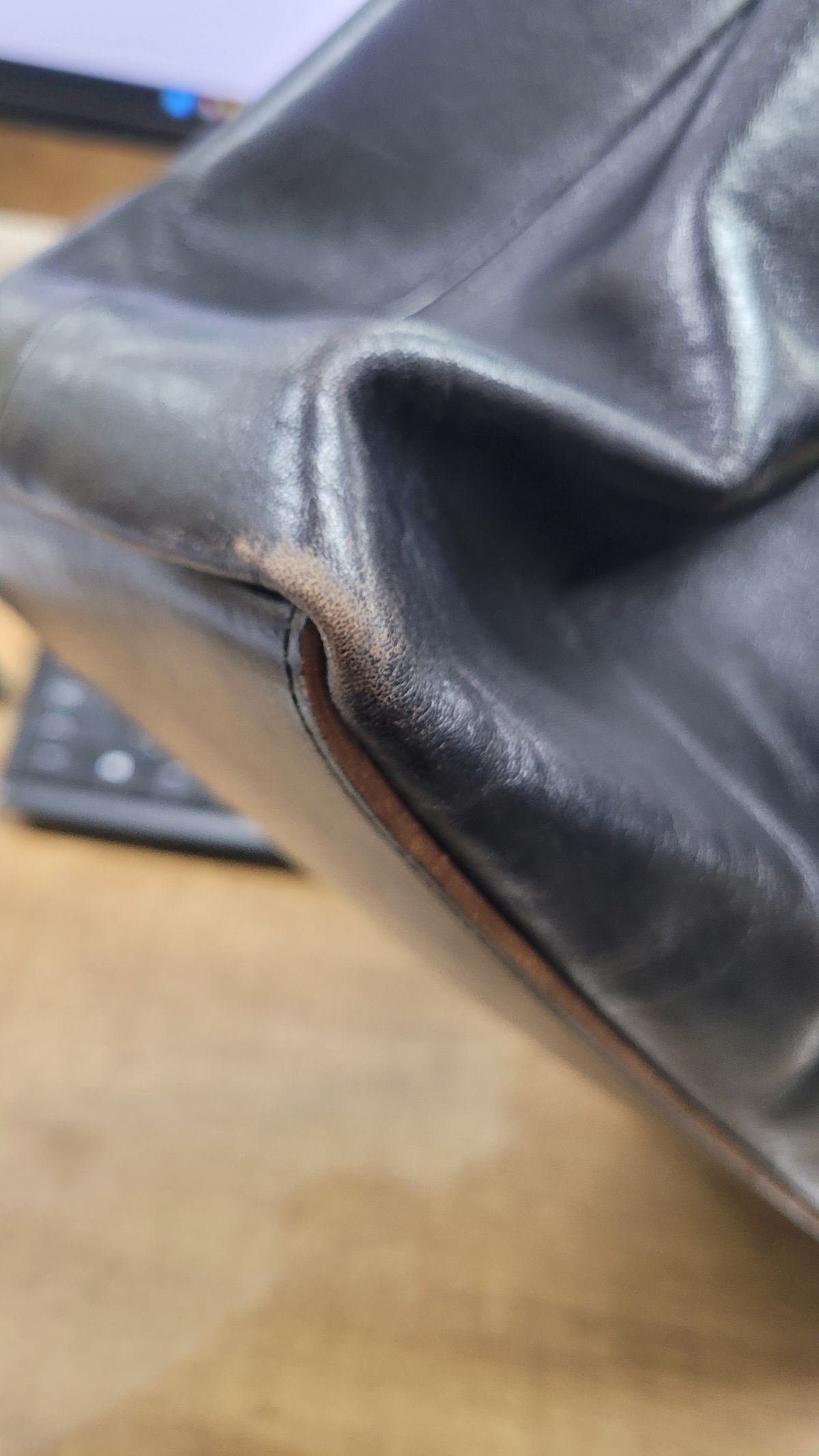 Photo by KINGBOM on April 8, 2026 of the Rolling Dub Trio Box tote bag in Black horsehide.