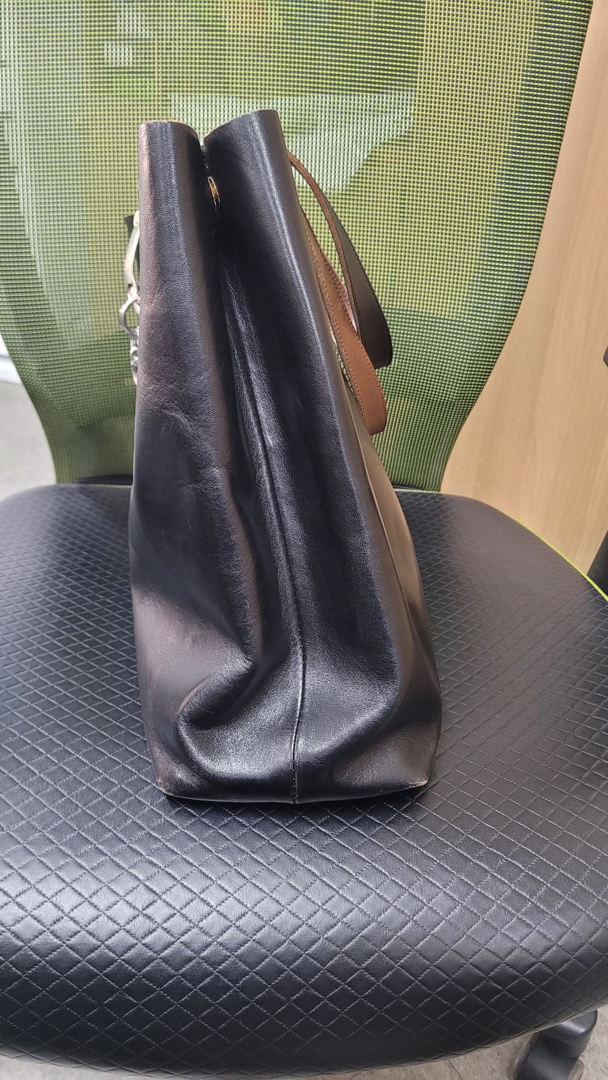 Photo by KINGBOM on April 8, 2026 of the Rolling Dub Trio Box tote bag in Black horsehide.