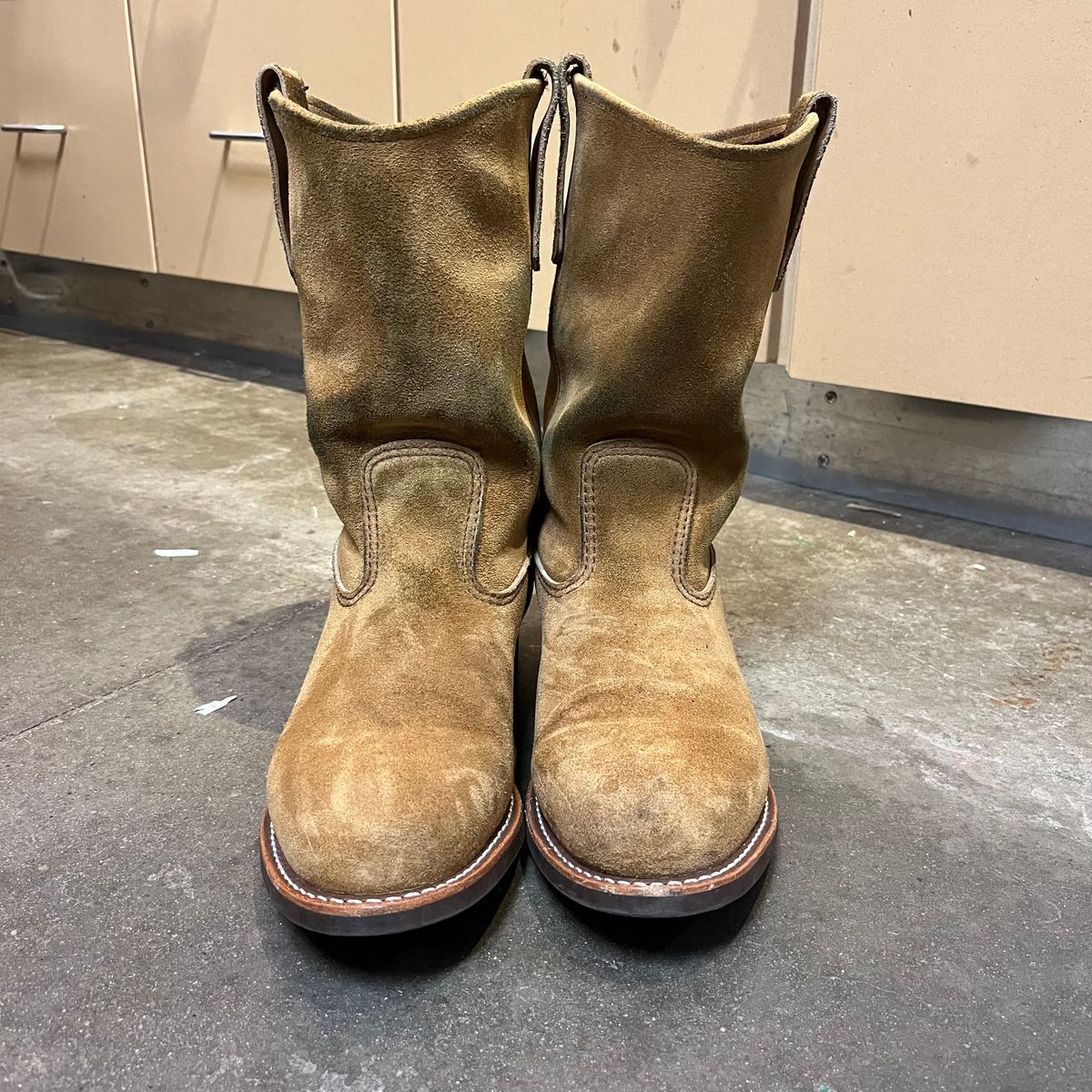 Photo by SpaceCowboy34 on December 4, 2025 of the Red Wing 8060 in S.B. Foot Hawthorne Muleskinner.