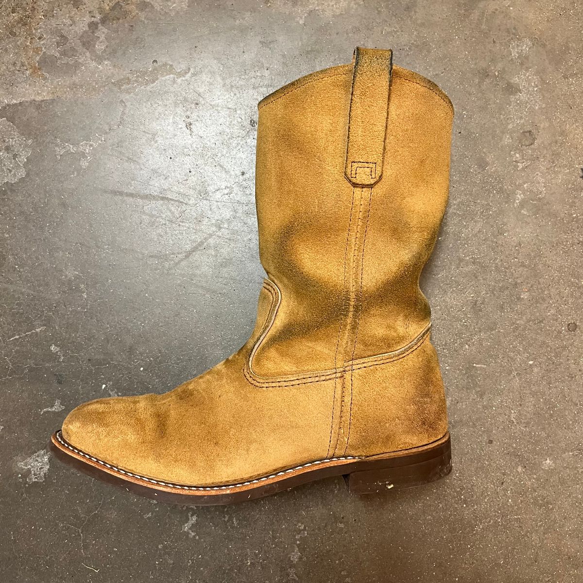 Photo by SpaceCowboy34 on December 4, 2025 of the Red Wing 8060 in S.B. Foot Hawthorne Muleskinner.