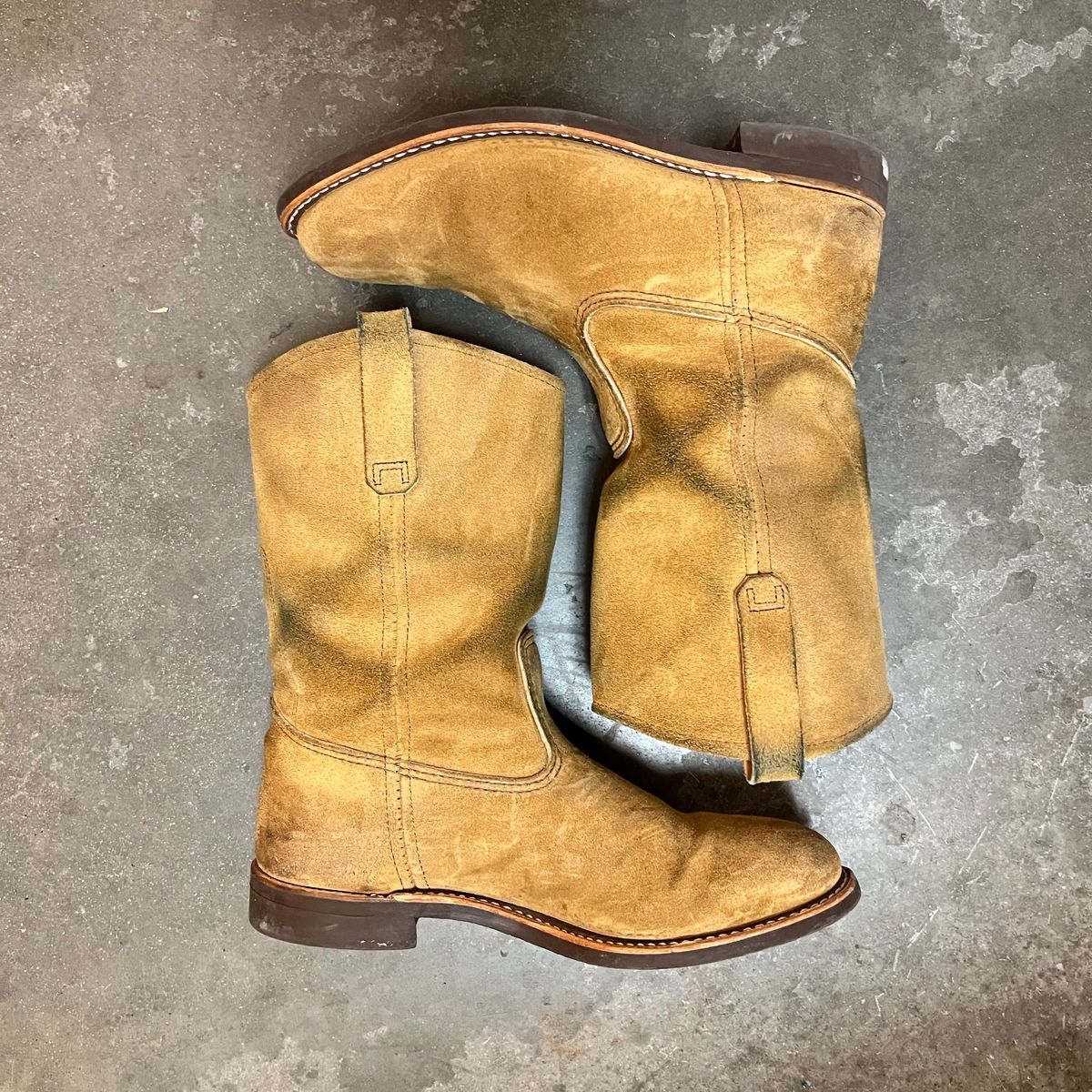 Photo by SpaceCowboy34 on December 4, 2025 of the Red Wing 8060 in S.B. Foot Hawthorne Muleskinner.