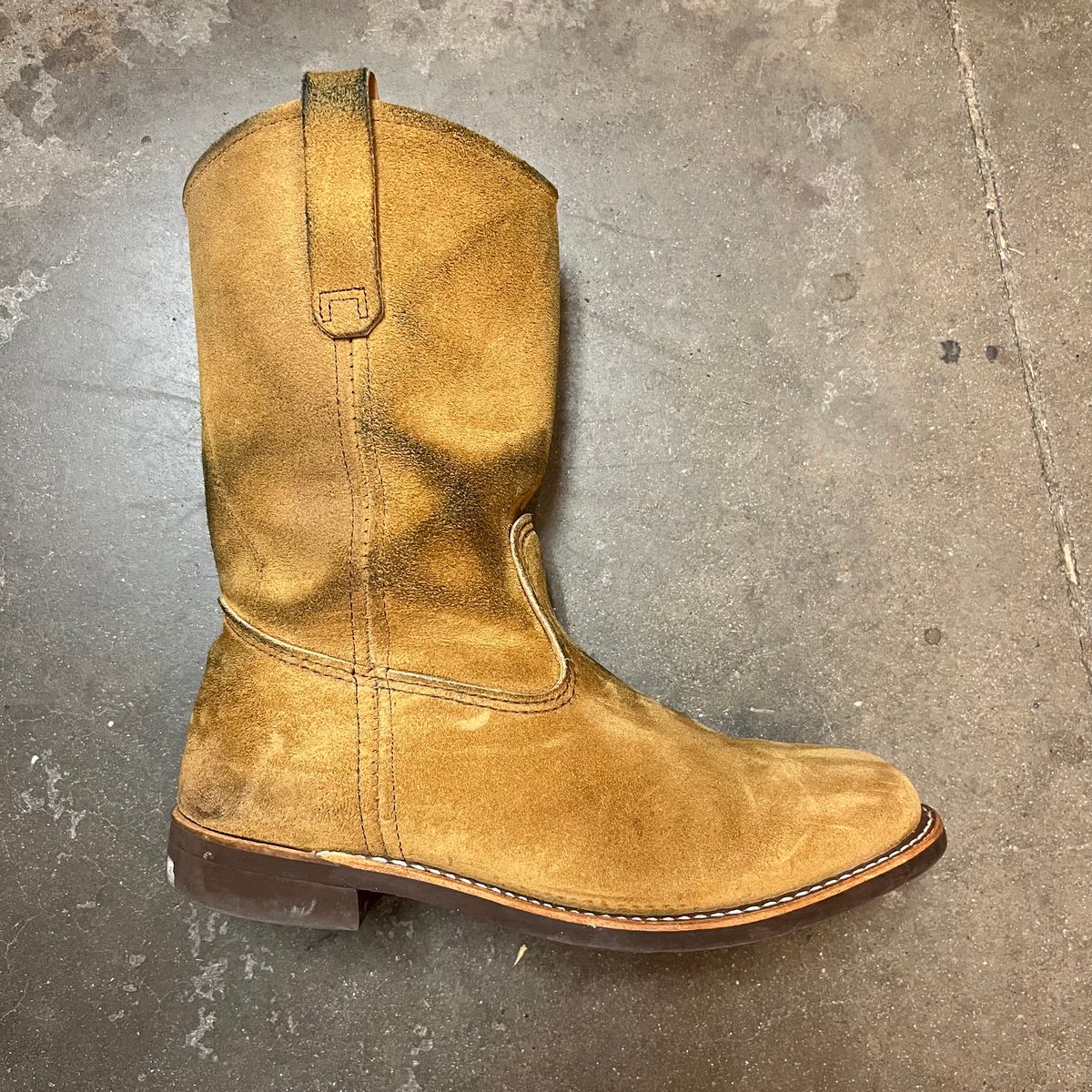 Photo by SpaceCowboy34 on December 4, 2025 of the Red Wing 8060 in S.B. Foot Hawthorne Muleskinner.