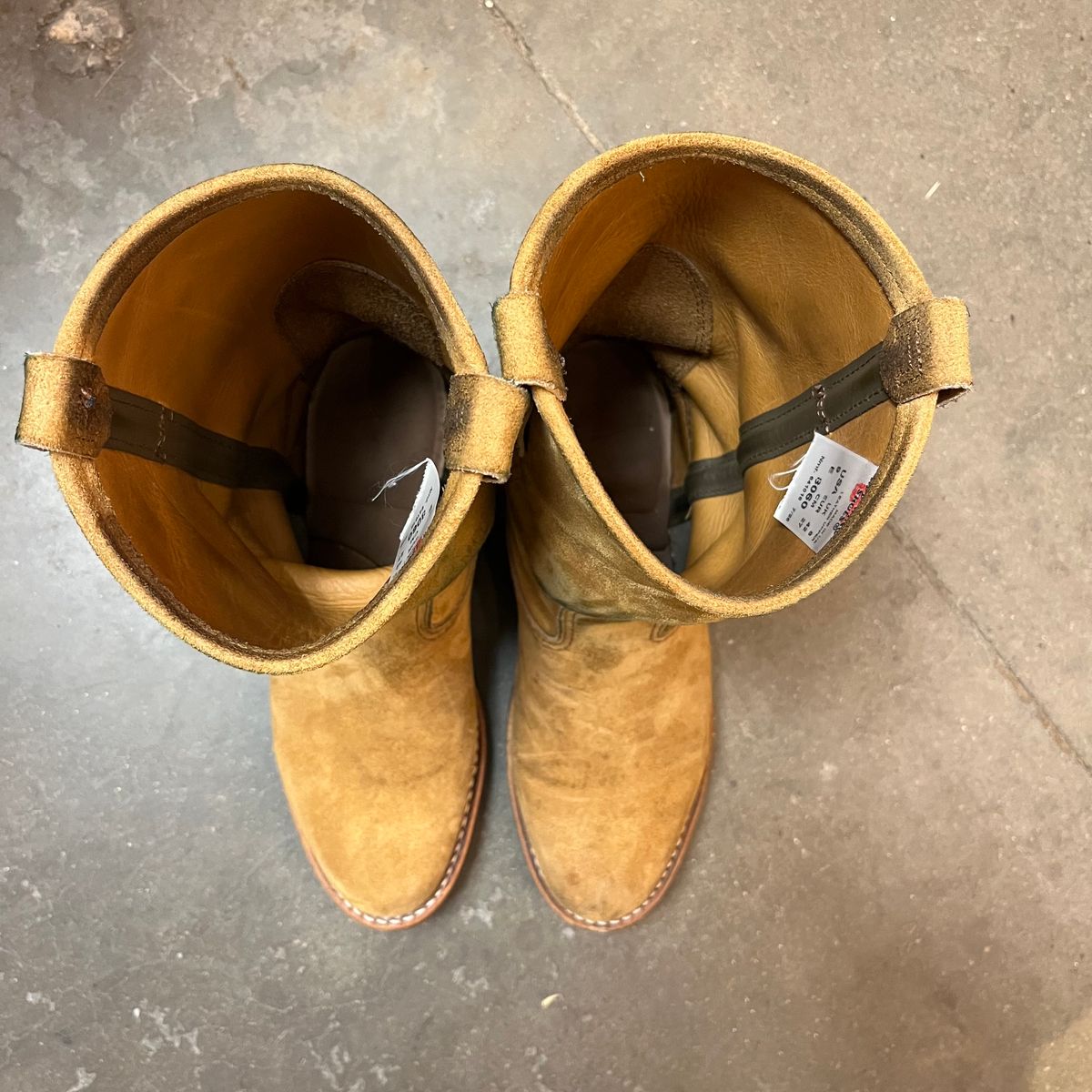 Photo by SpaceCowboy34 on December 4, 2025 of the Red Wing 8060 in S.B. Foot Hawthorne Muleskinner.