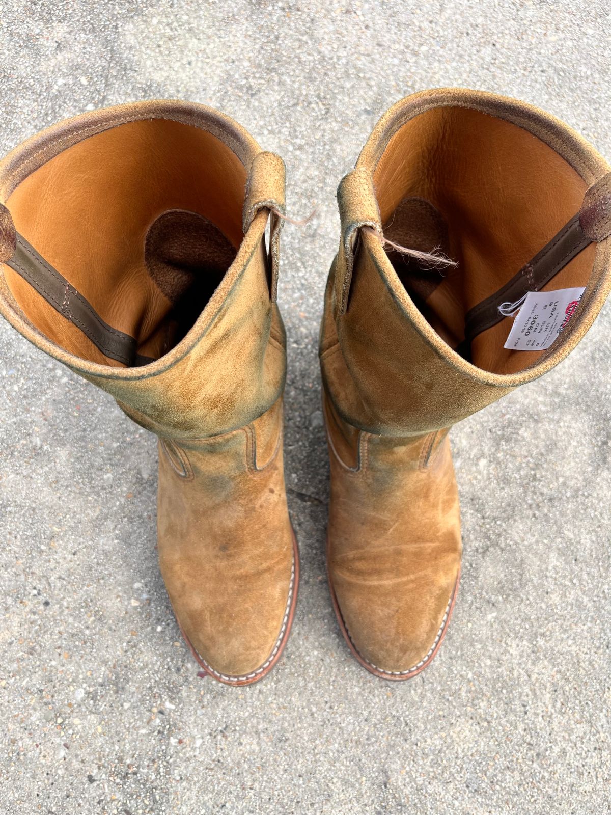 Photo by SpaceCowboy34 on March 5, 2026 of the Red Wing 8060 in S.B. Foot Hawthorne Muleskinner.