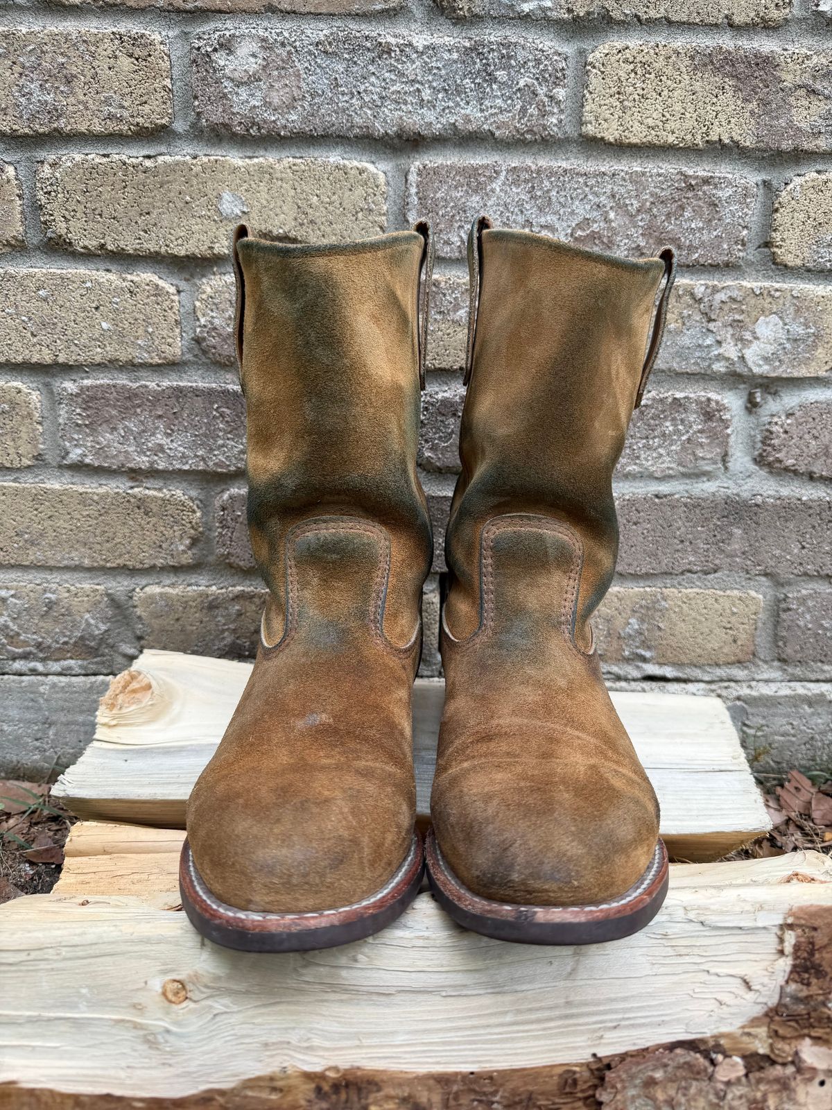 Photo by SpaceCowboy34 on April 5, 2026 of the Red Wing 8060 in S.B. Foot Hawthorne Muleskinner.