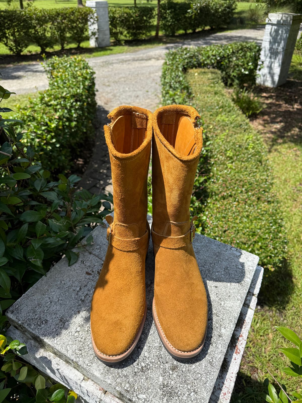 Photo by Bungholio91 on September 18, 2025 of the Kiattoko Handmade El Tippo engineers in Horween Wheat Chamois.