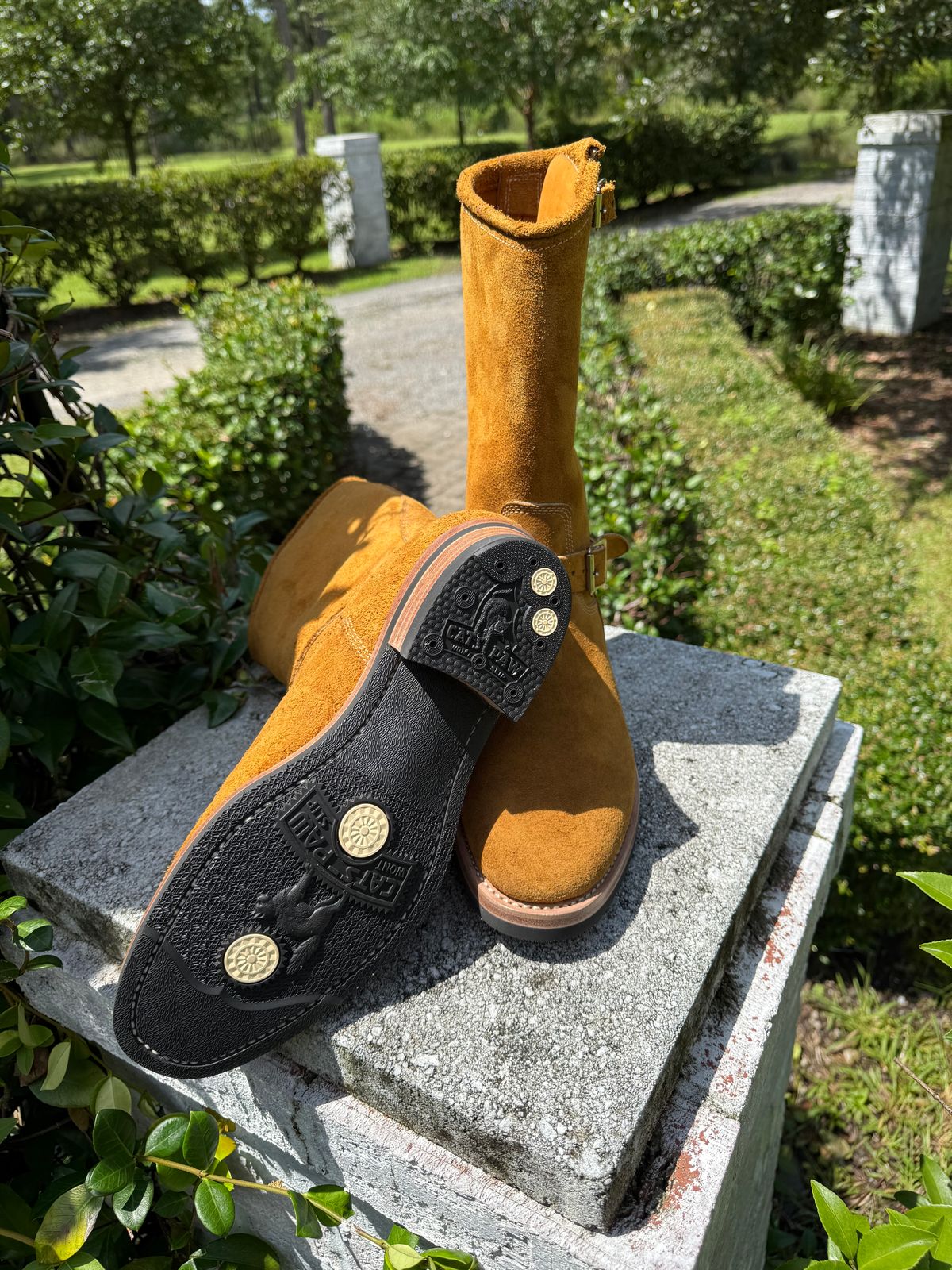 Photo by Bungholio91 on September 18, 2025 of the Kiattoko Handmade El Tippo engineers in Horween Wheat Chamois.