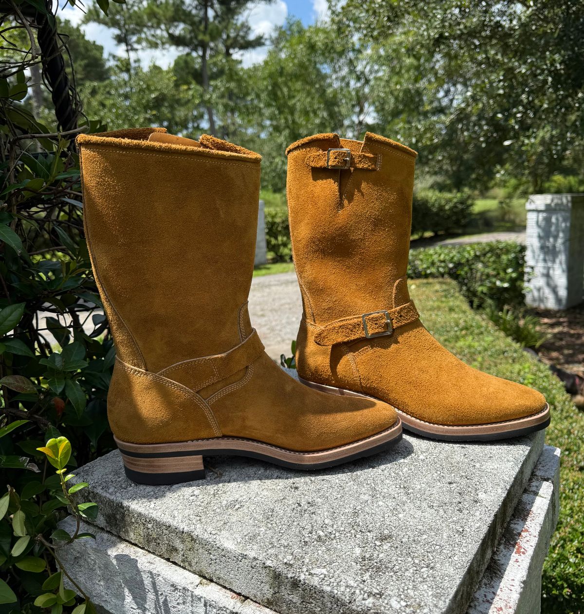 Photo by Bungholio91 on September 18, 2025 of the Kiattoko Handmade El Tippo engineers in Horween Wheat Chamois.