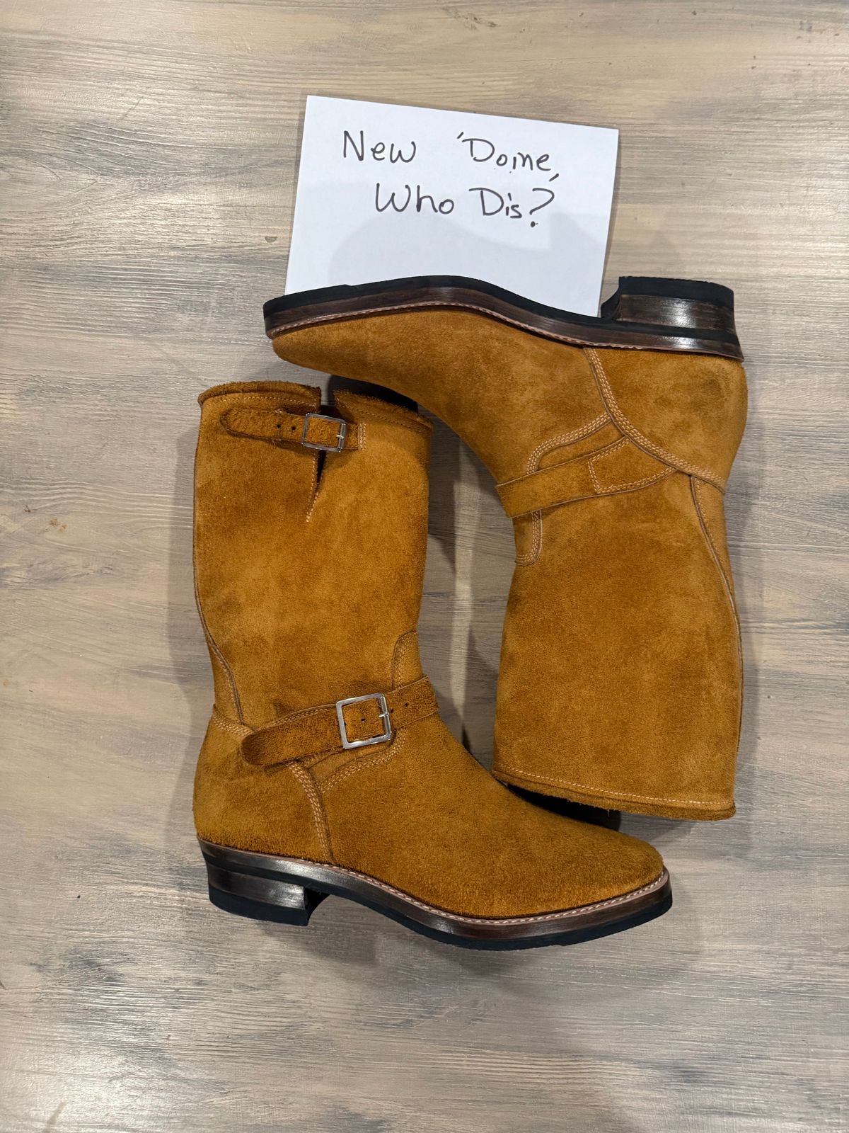 Photo by Bungholio91 on October 1, 2025 of the Kiattoko Handmade El Tippo engineers in Horween Wheat Chamois.