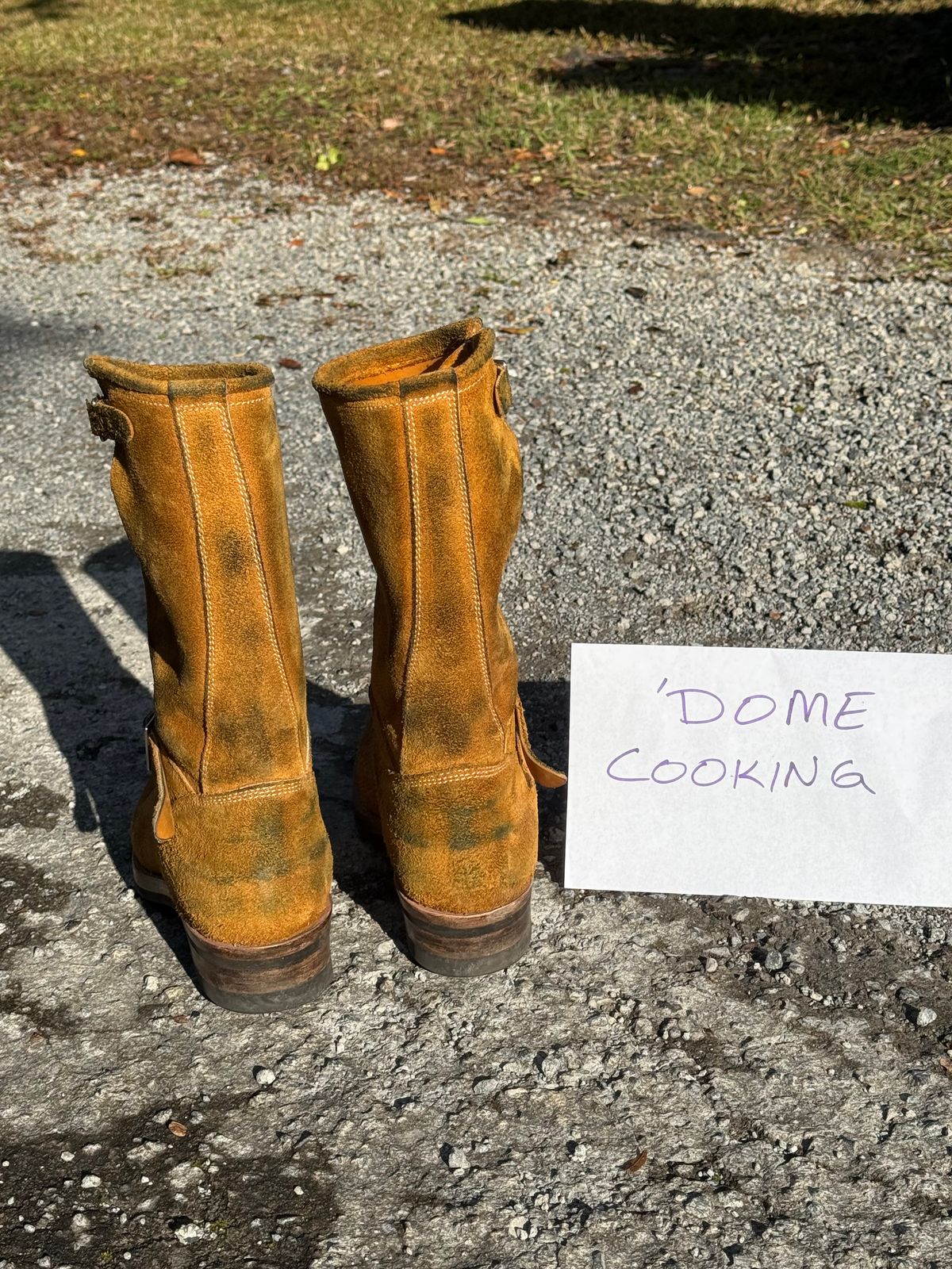 Photo by Bungholio91 on November 2, 2025 of the Kiattoko Handmade El Tippo engineers in Horween Wheat Chamois.