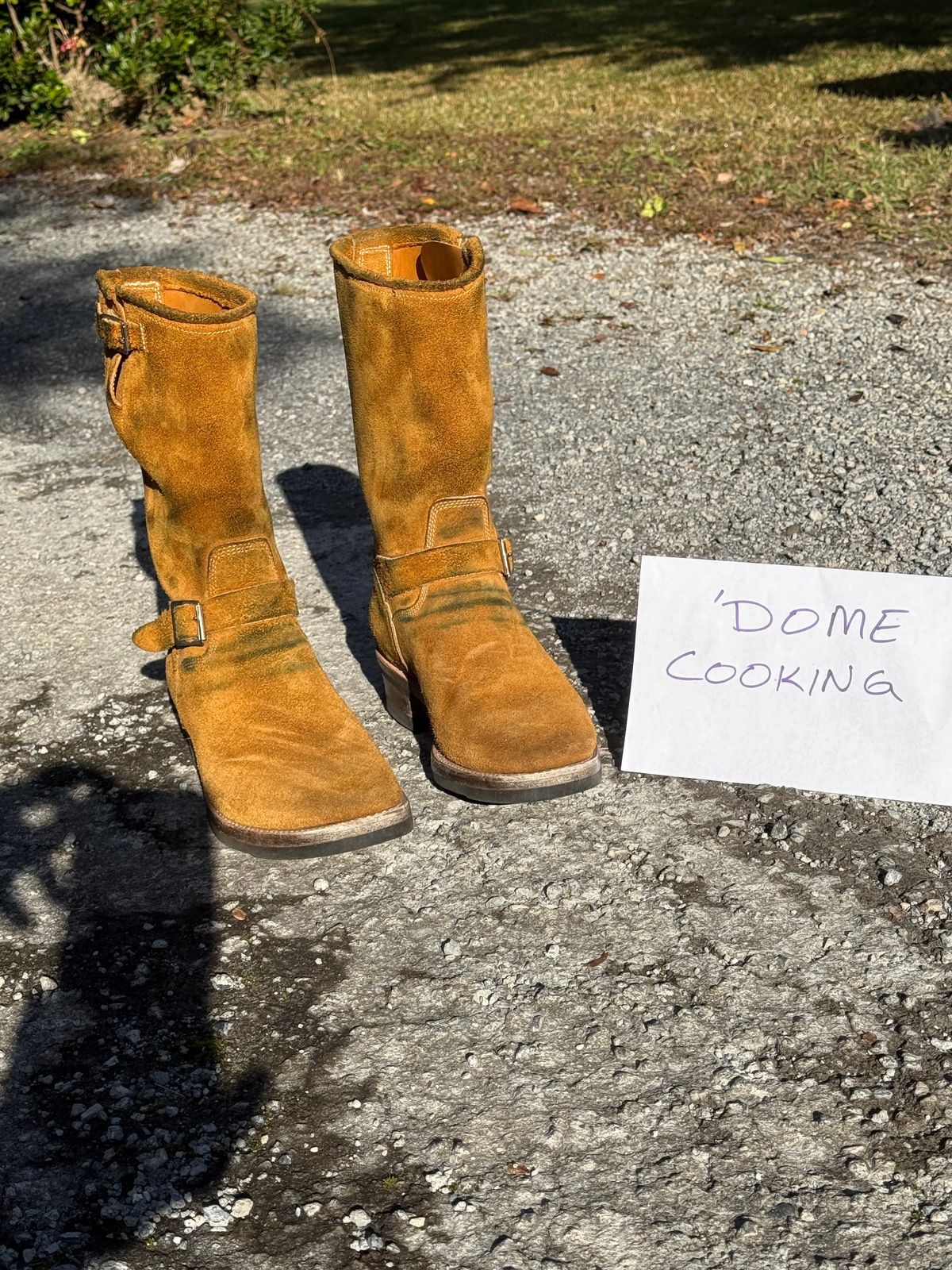 Photo by Bungholio91 on November 2, 2025 of the Kiattoko Handmade El Tippo engineers in Horween Wheat Chamois.