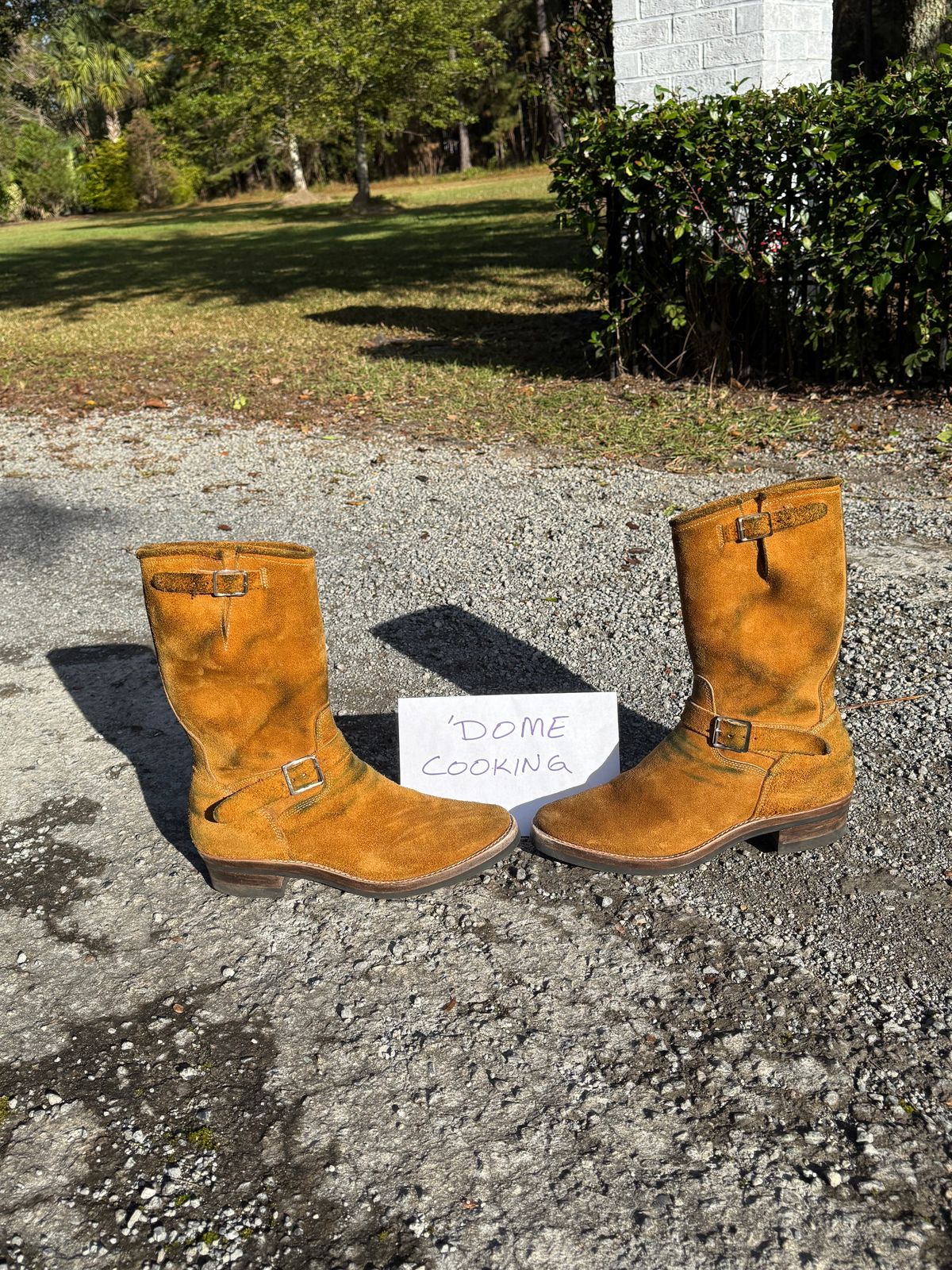 Photo by Bungholio91 on November 2, 2025 of the Kiattoko Handmade El Tippo engineers in Horween Wheat Chamois.